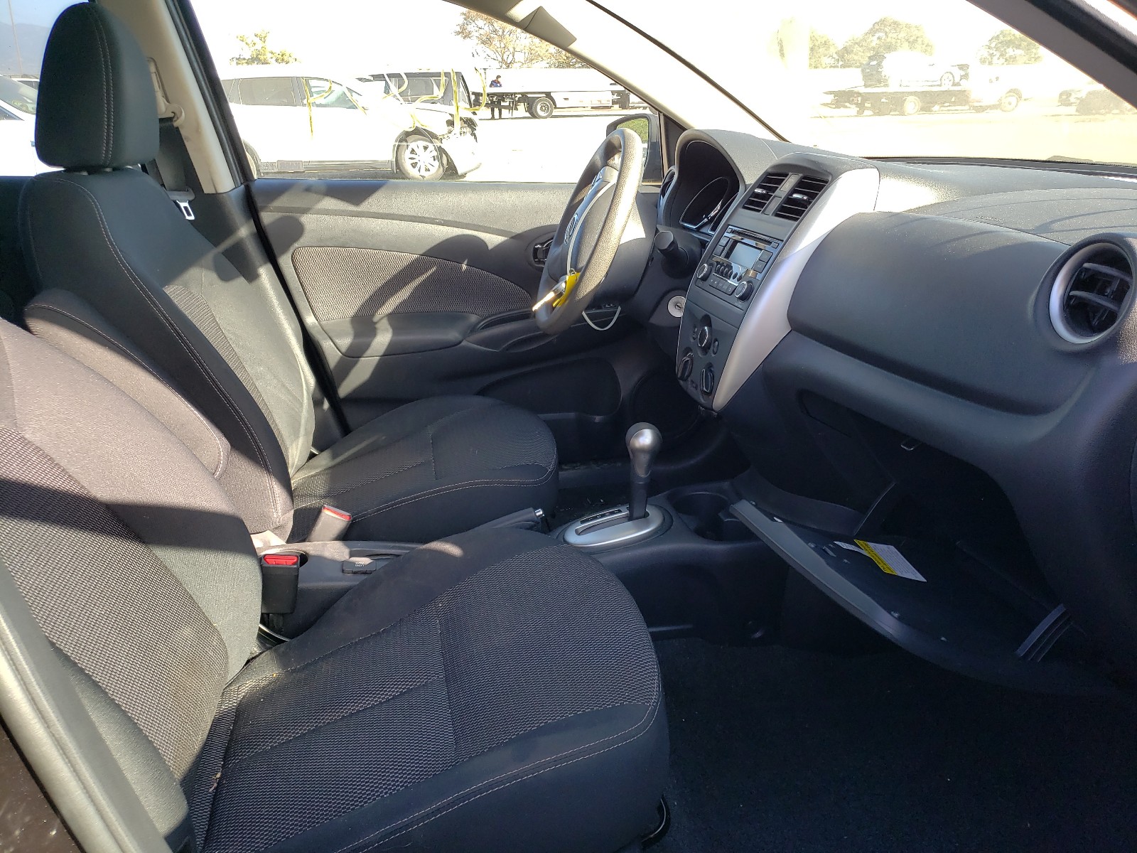 Photo 4 VIN: 3N1CN7AP9FL882481 - NISSAN VERSA S 