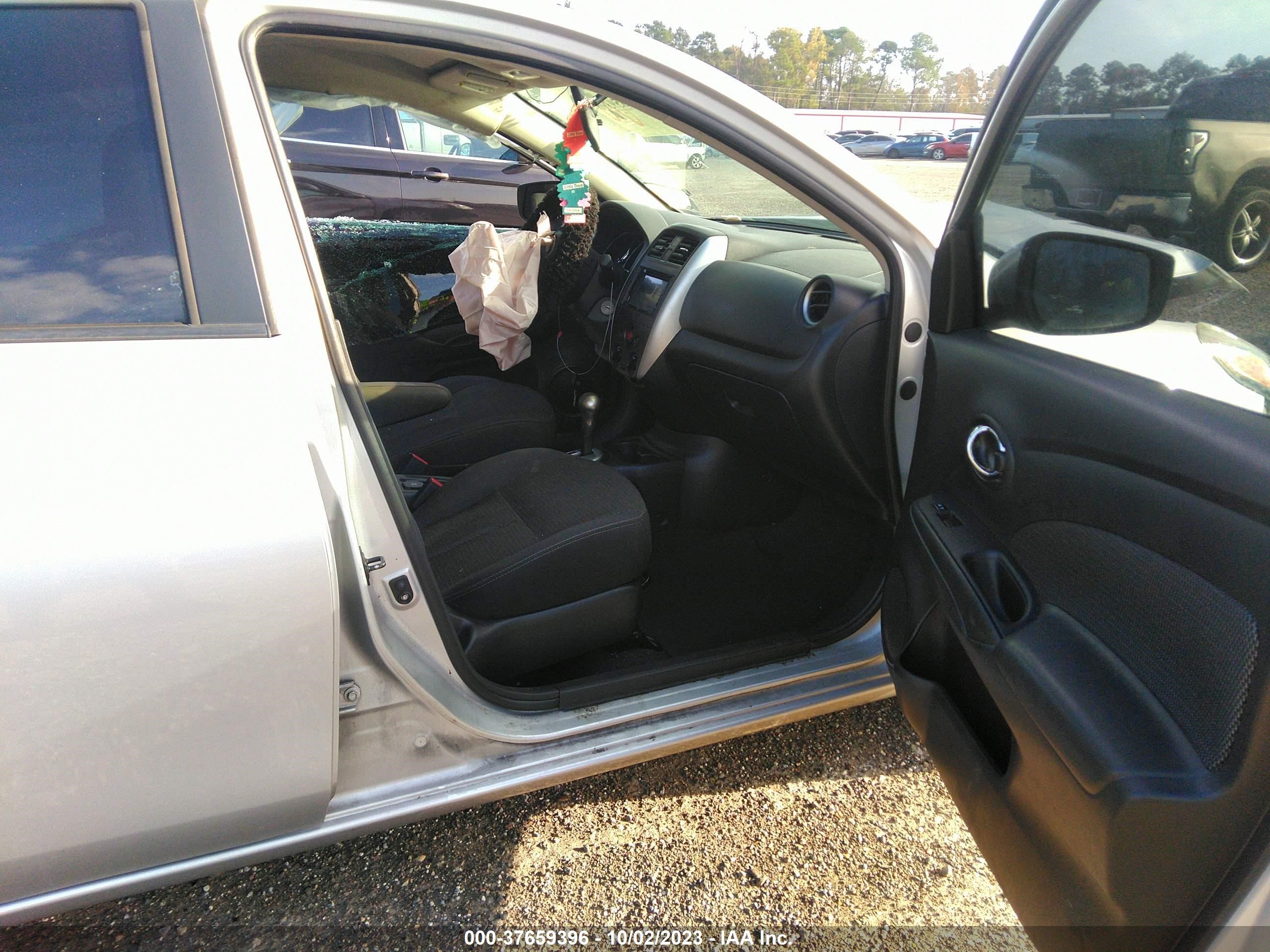 Photo 4 VIN: 3N1CN7AP9FL940735 - NISSAN VERSA 