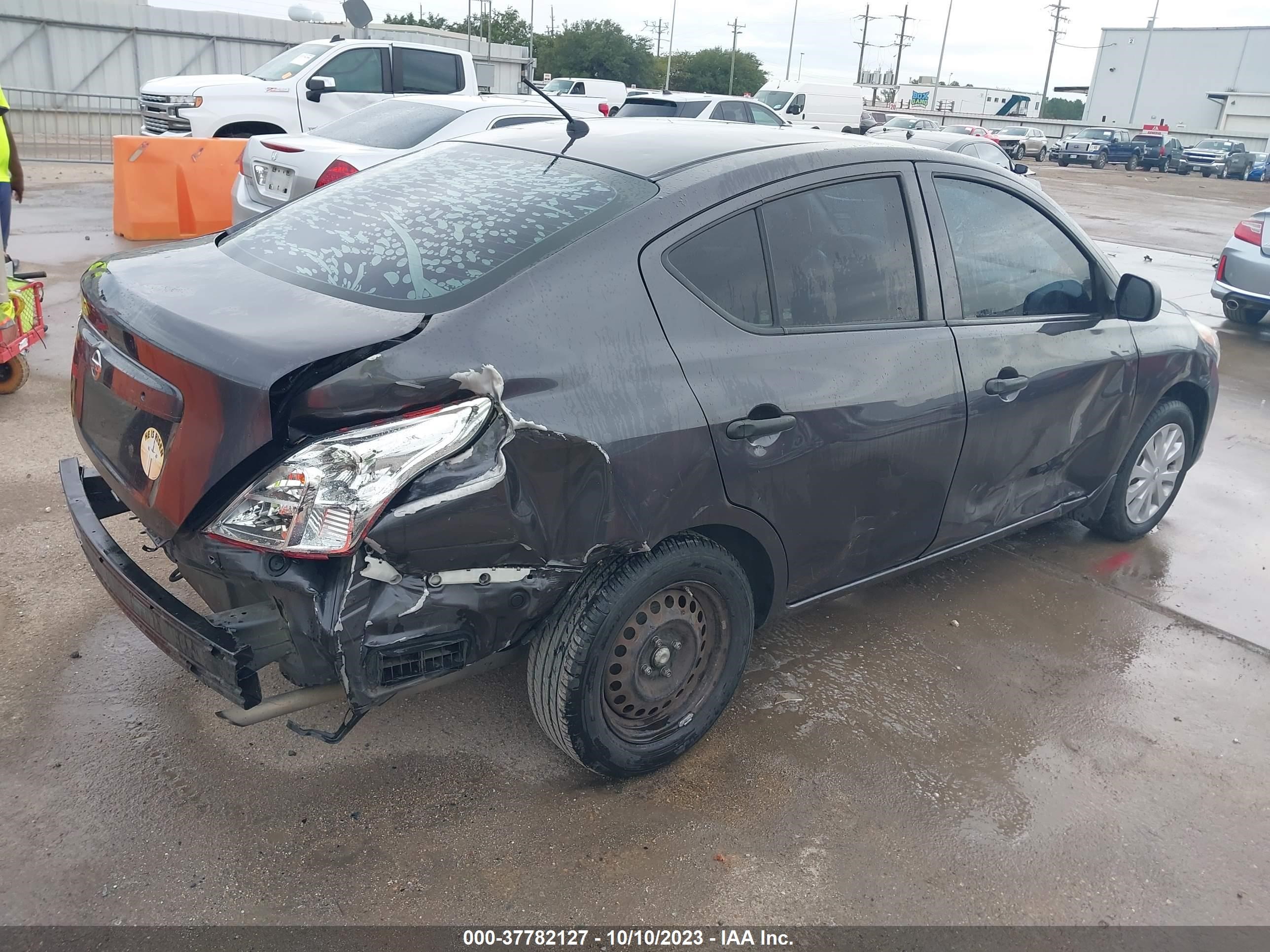 Photo 3 VIN: 3N1CN7AP9FL949032 - NISSAN VERSA 