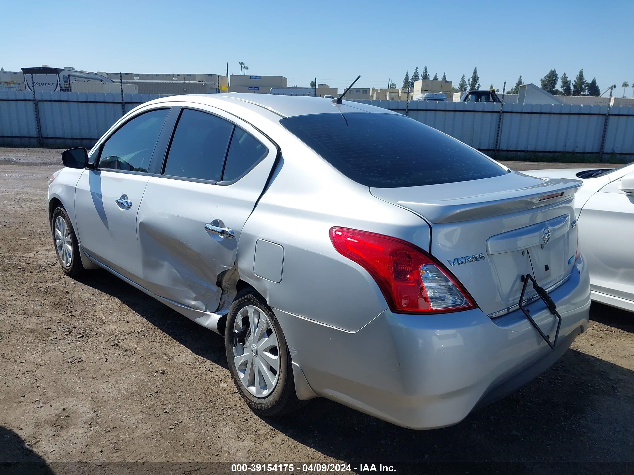 Photo 2 VIN: 3N1CN7AP9GL838918 - NISSAN VERSA 