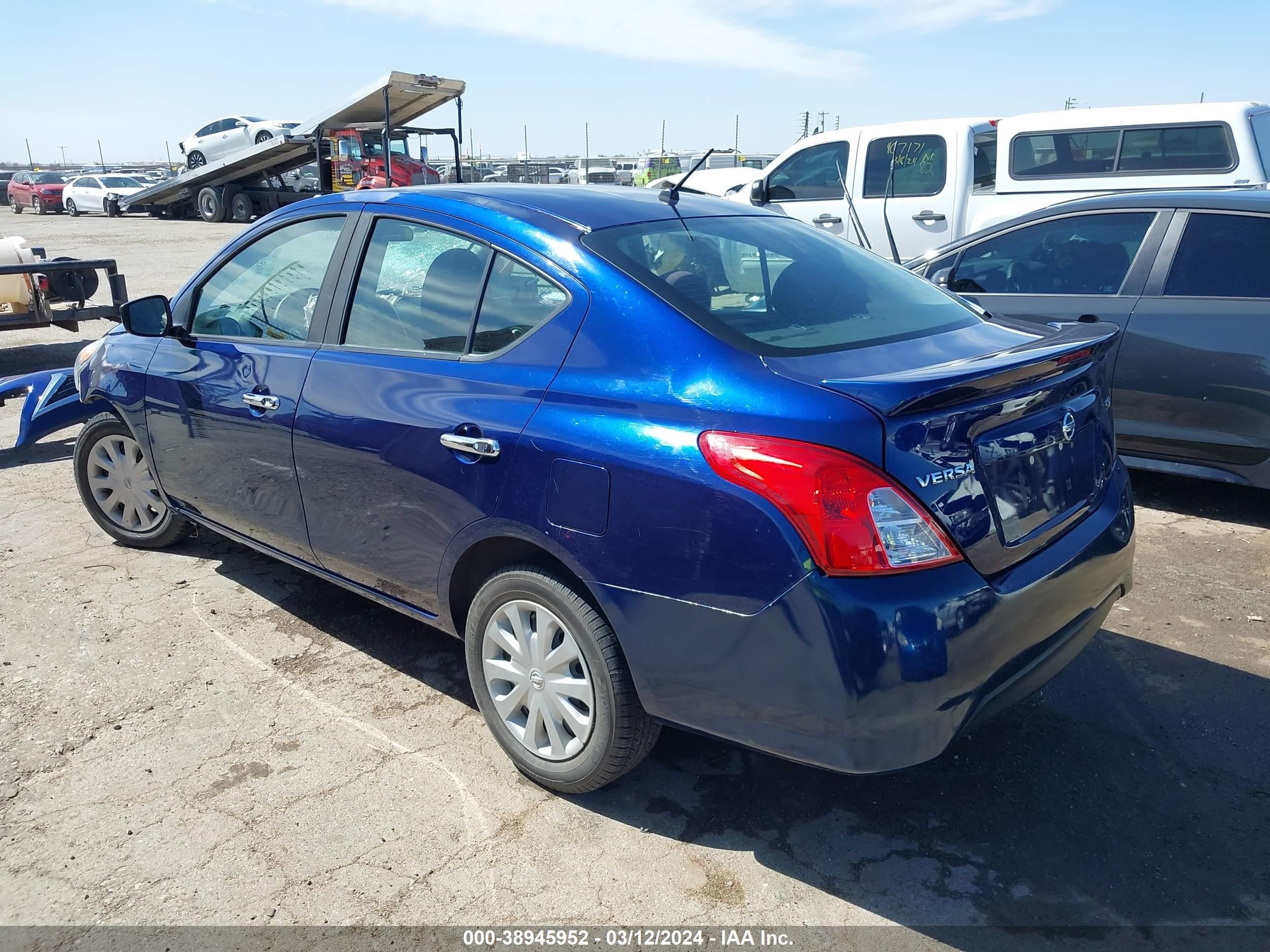 Photo 2 VIN: 3N1CN7AP9JL811533 - NISSAN VERSA 