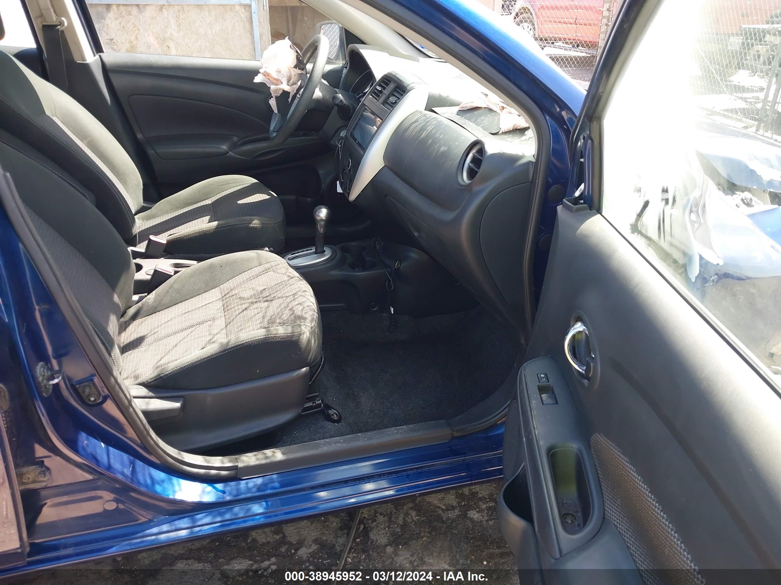 Photo 4 VIN: 3N1CN7AP9JL811533 - NISSAN VERSA 