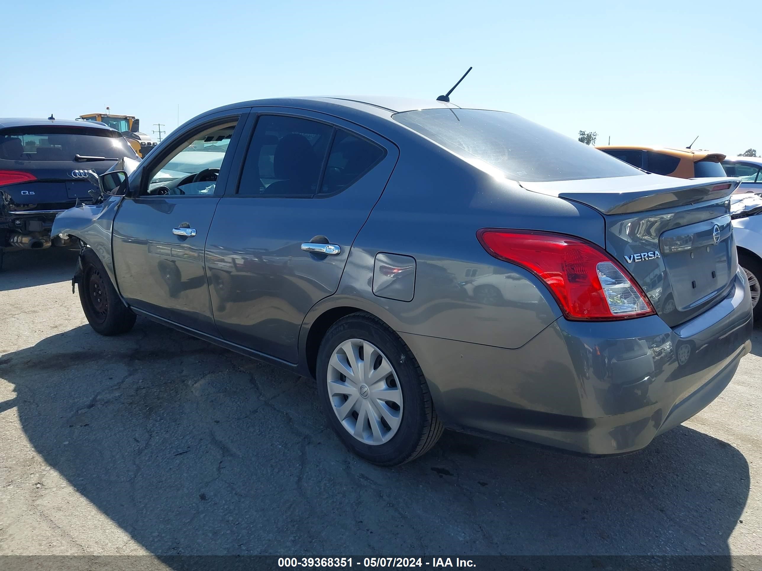 Photo 3 VIN: 3N1CN7AP9JL820930 - NISSAN VERSA 