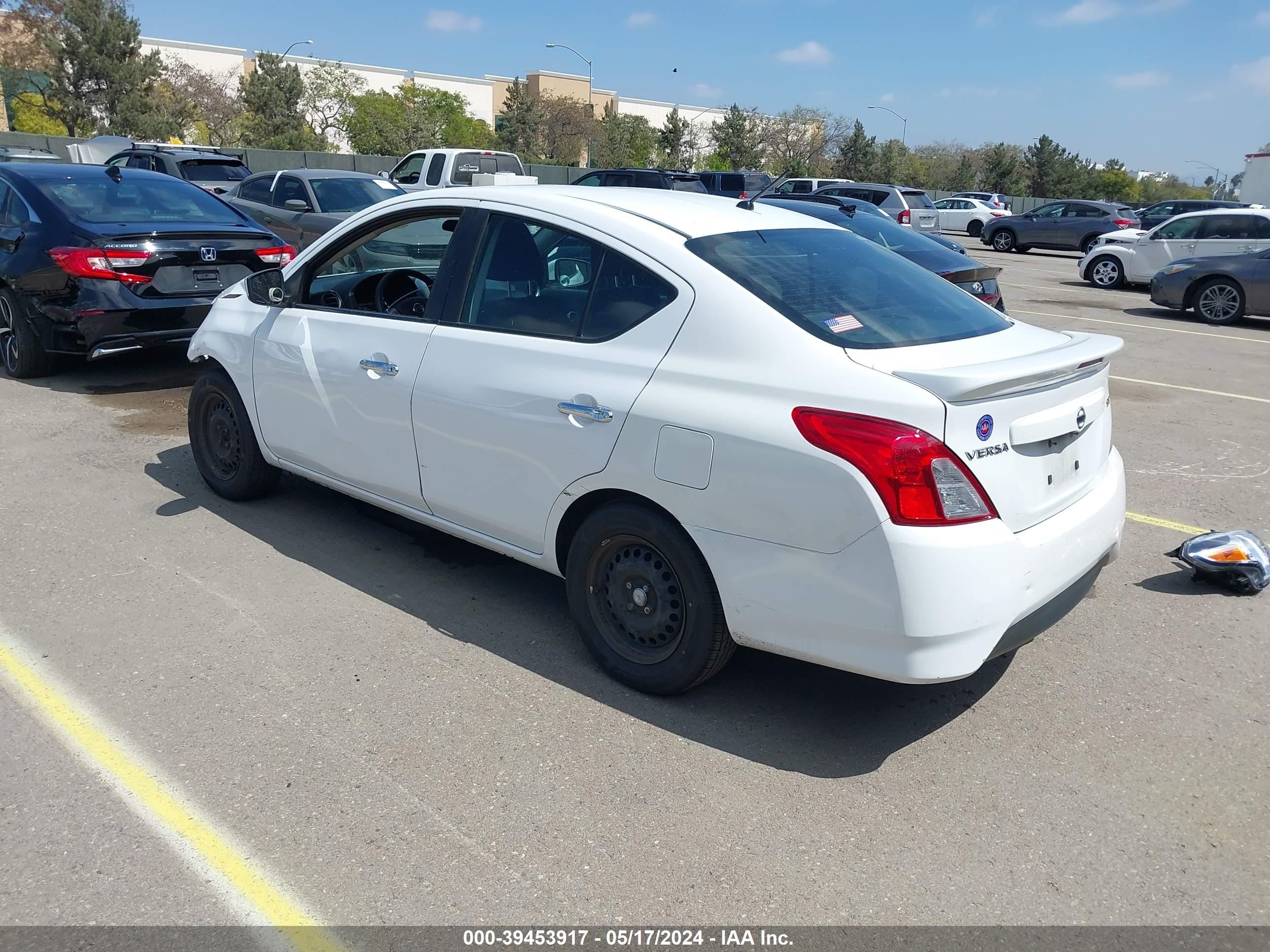 Photo 2 VIN: 3N1CN7AP9JL845973 - NISSAN VERSA 