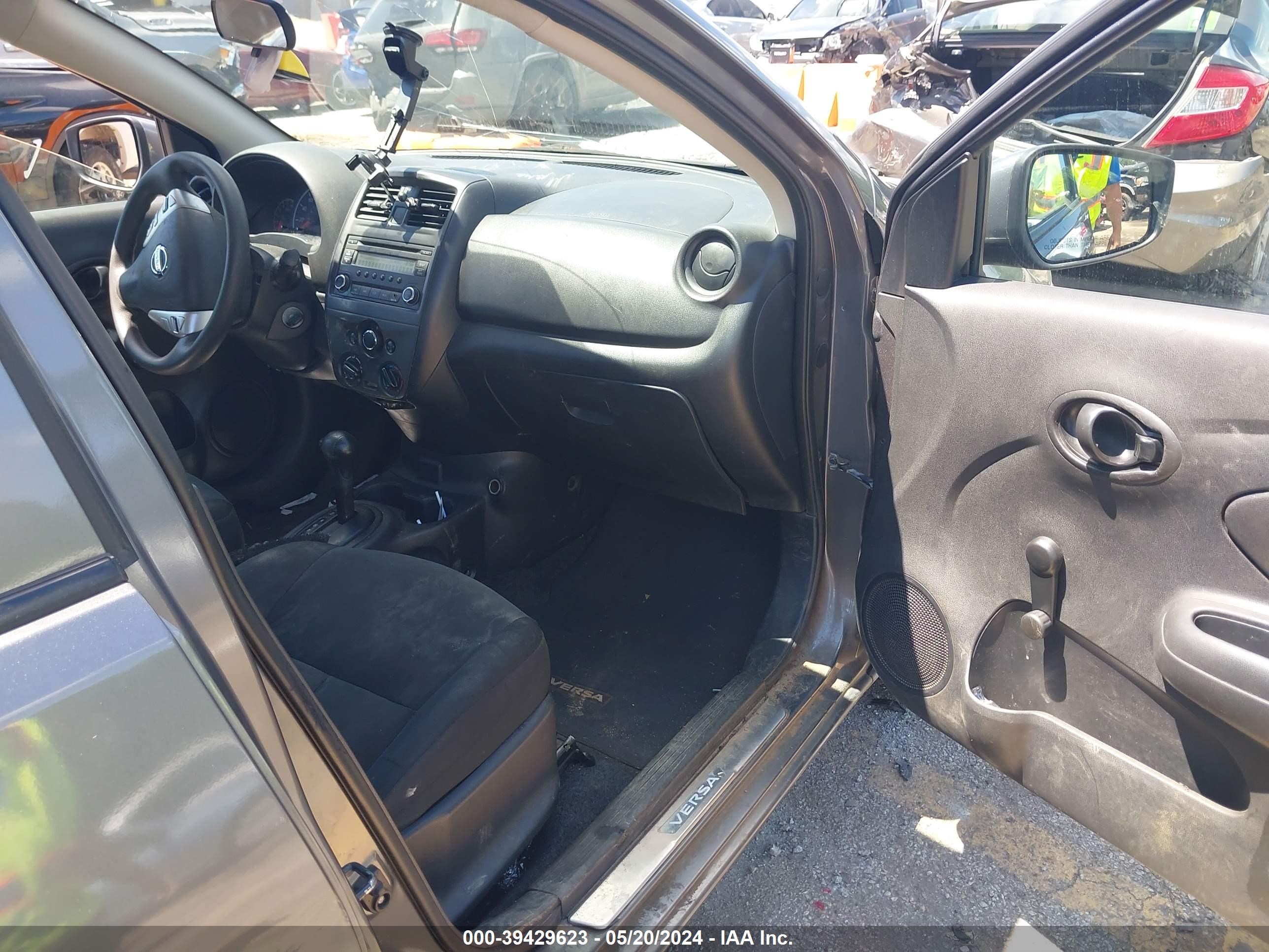 Photo 4 VIN: 3N1CN7AP9JL855743 - NISSAN VERSA 