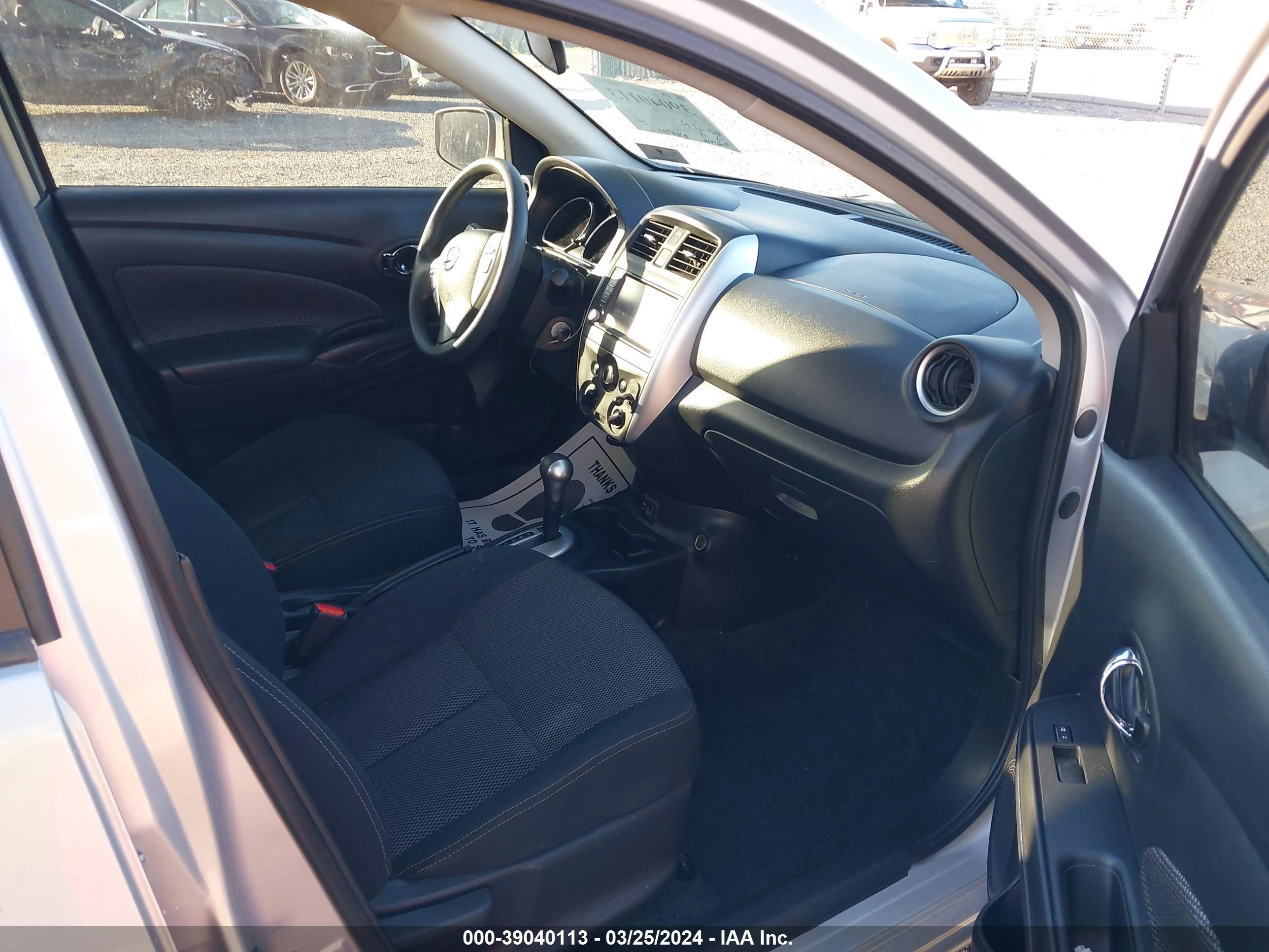 Photo 4 VIN: 3N1CN7AP9KL840953 - NISSAN VERSA 