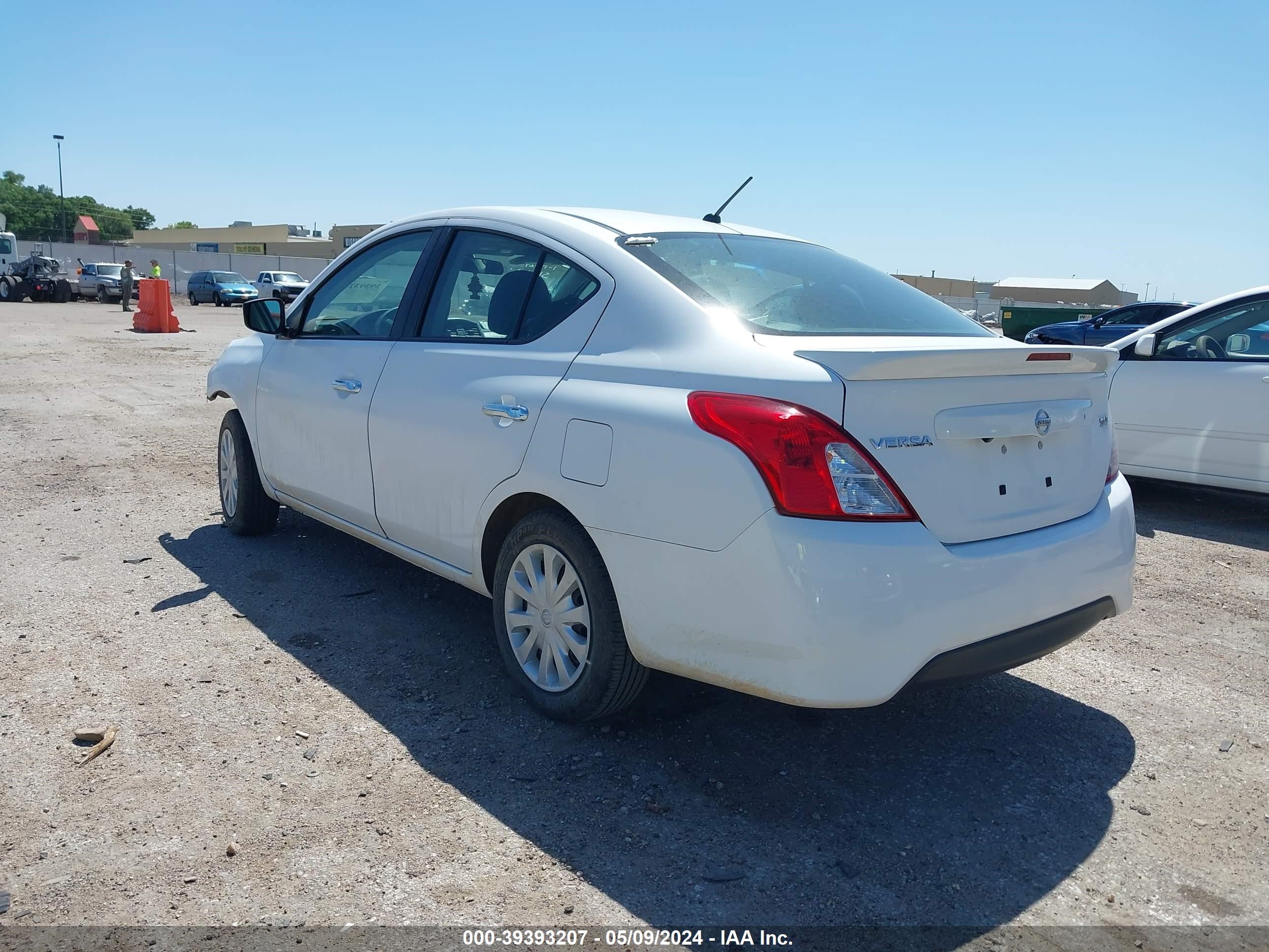 Photo 2 VIN: 3N1CN7AP9KL851192 - NISSAN VERSA 