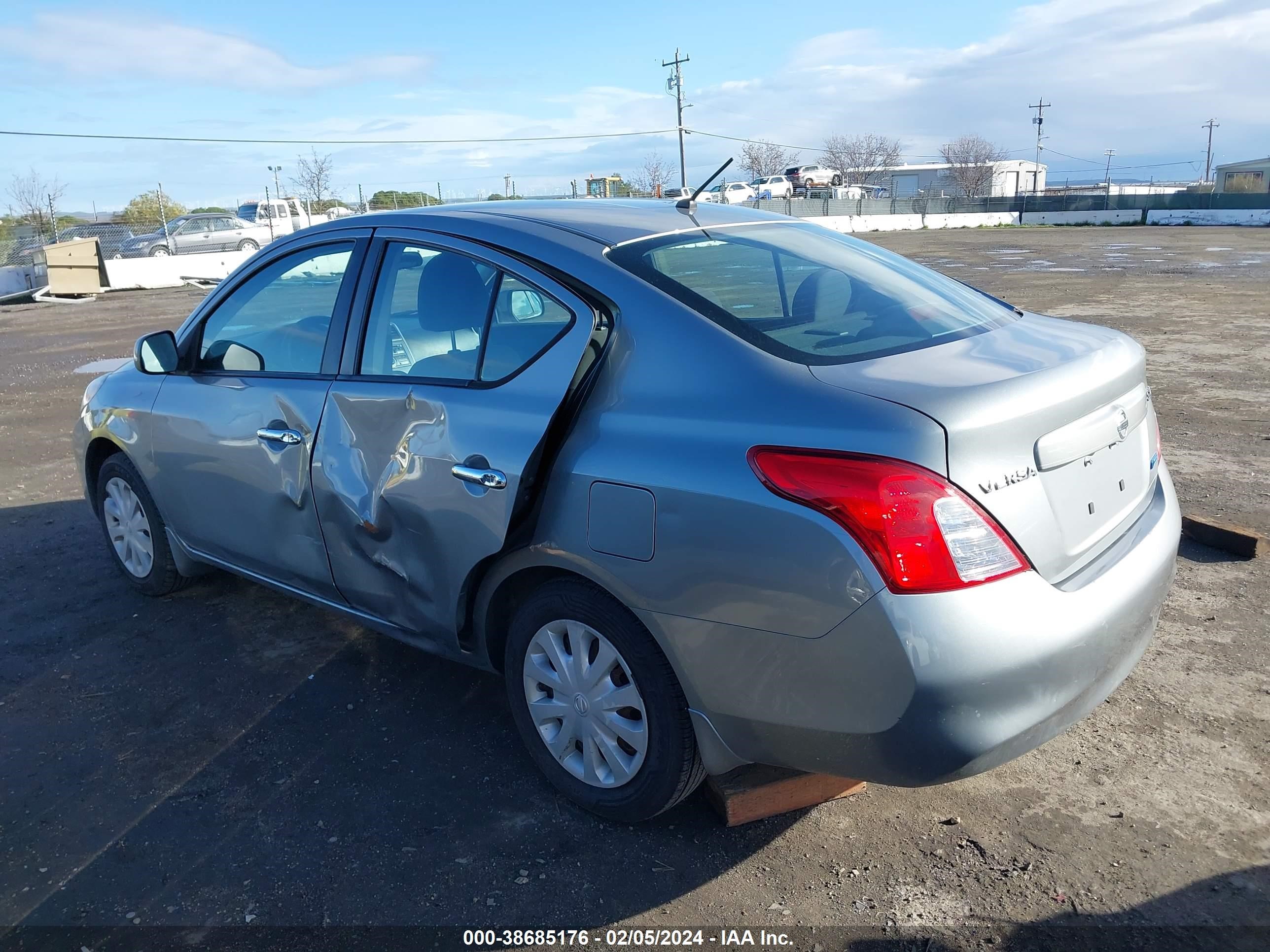 Photo 2 VIN: 3N1CN7APXCL914205 - NISSAN VERSA 