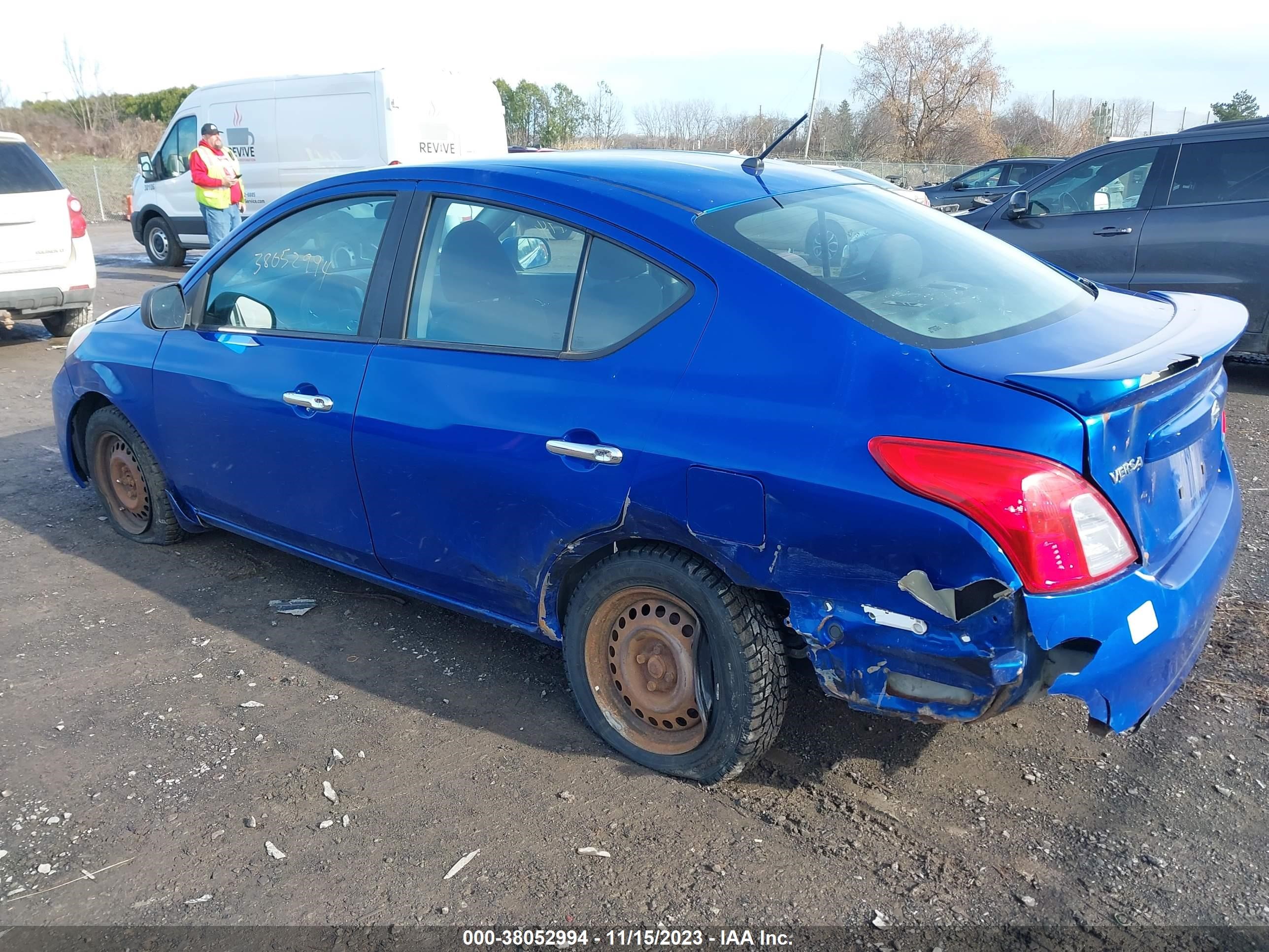 Photo 2 VIN: 3N1CN7APXDL895365 - NISSAN VERSA 