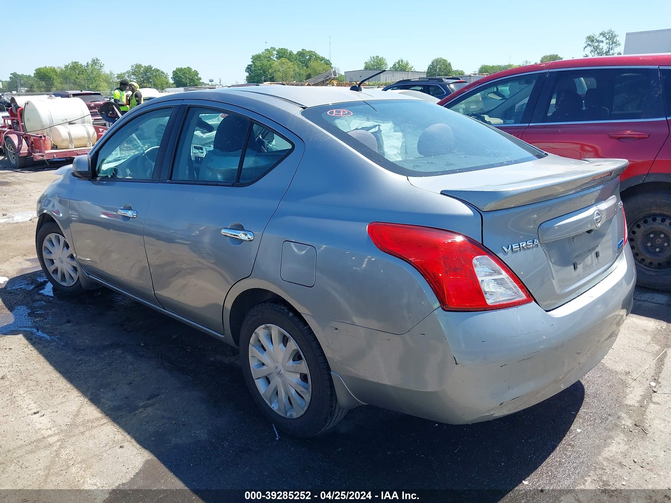 Photo 2 VIN: 3N1CN7APXEL815726 - NISSAN VERSA 