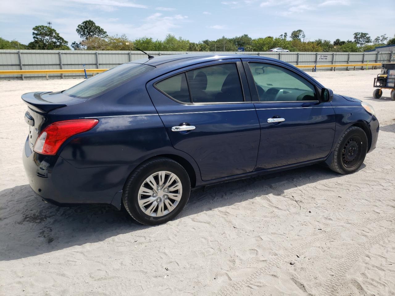 Photo 2 VIN: 3N1CN7APXEL836379 - NISSAN VERSA 