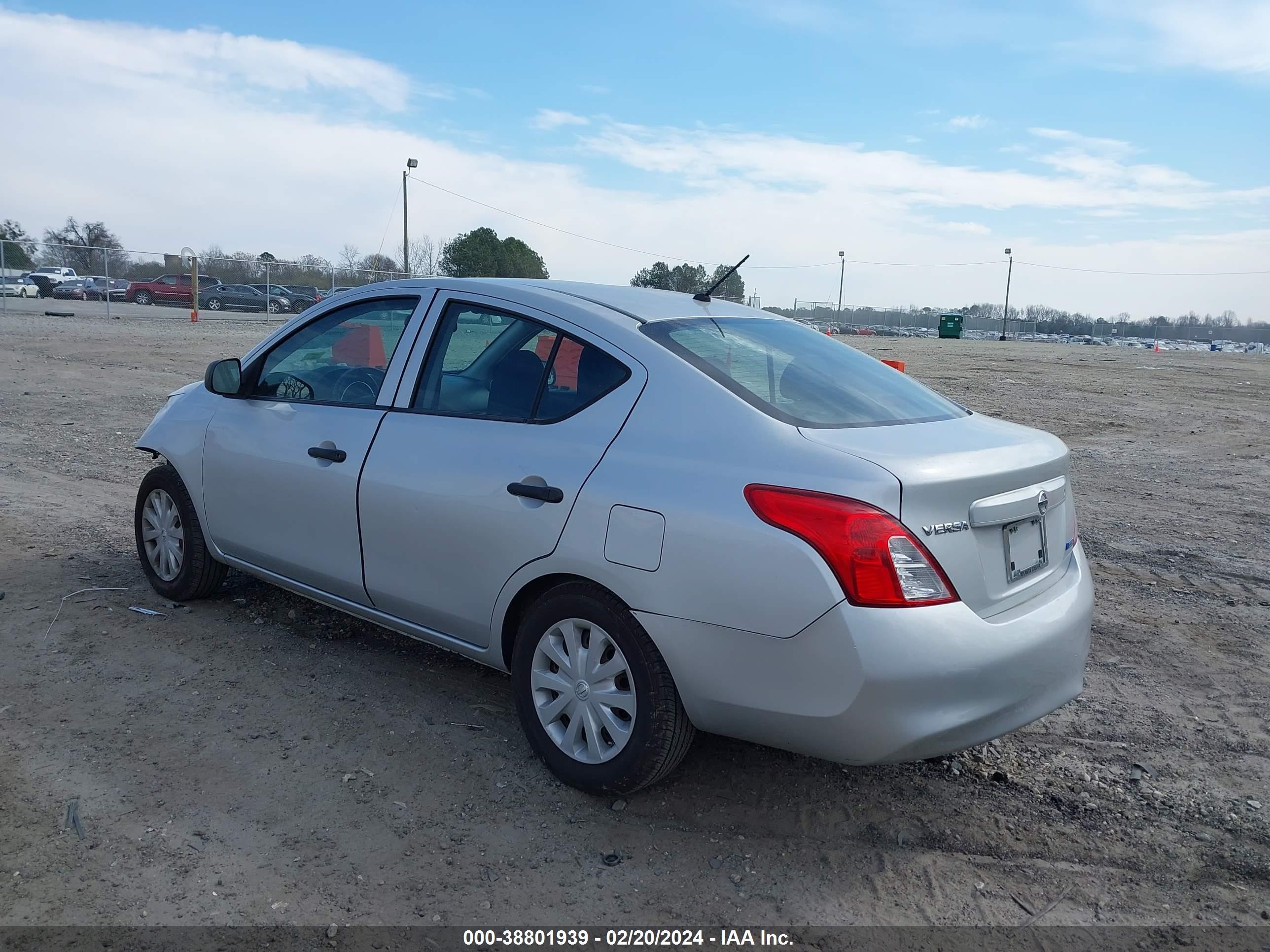 Photo 2 VIN: 3N1CN7APXEL842893 - NISSAN VERSA 