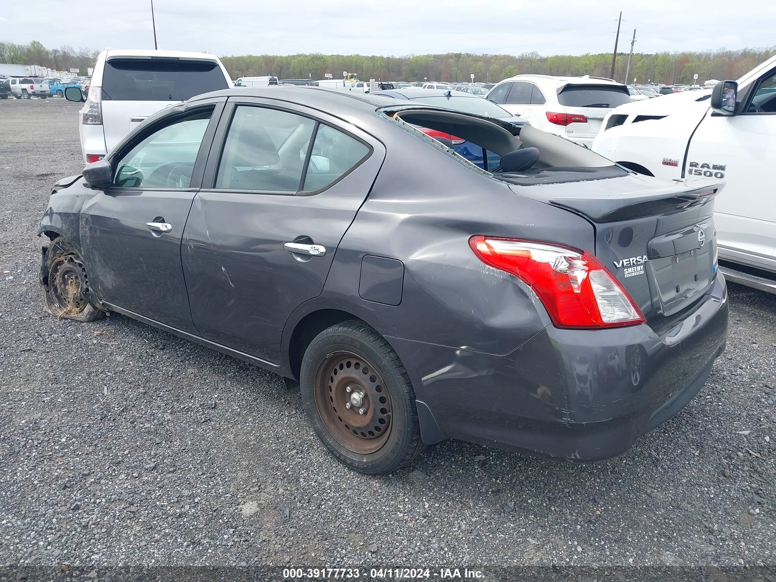 Photo 2 VIN: 3N1CN7APXFL810379 - NISSAN VERSA 