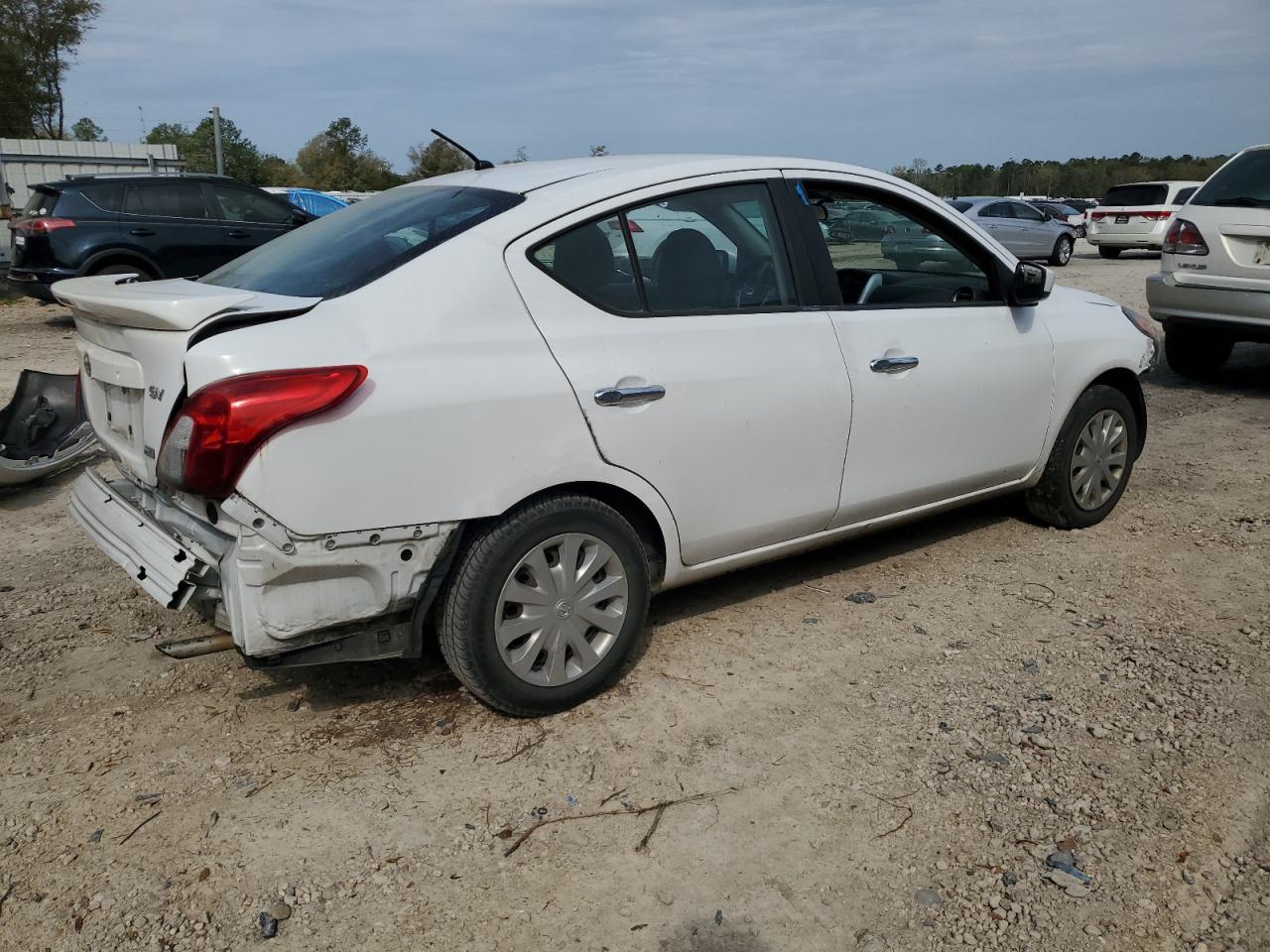 Photo 2 VIN: 3N1CN7APXFL841258 - NISSAN VERSA 