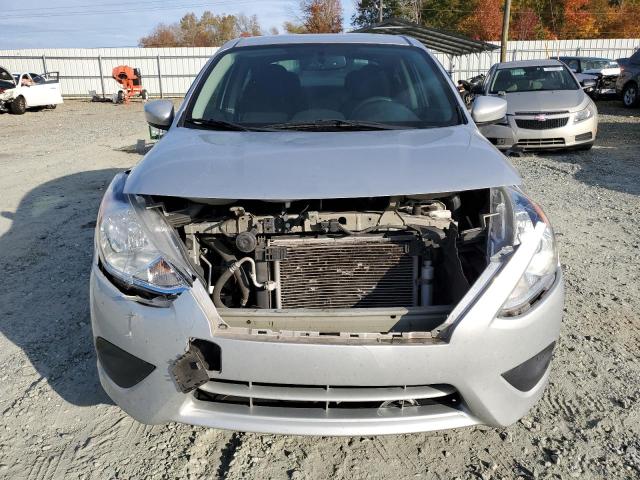 Photo 4 VIN: 3N1CN7APXFL850302 - NISSAN VERSA 