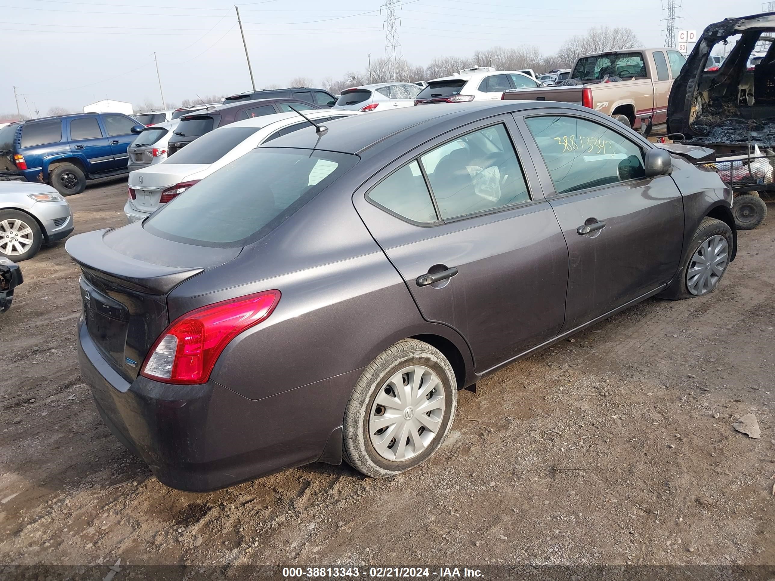 Photo 3 VIN: 3N1CN7APXFL867598 - NISSAN VERSA 