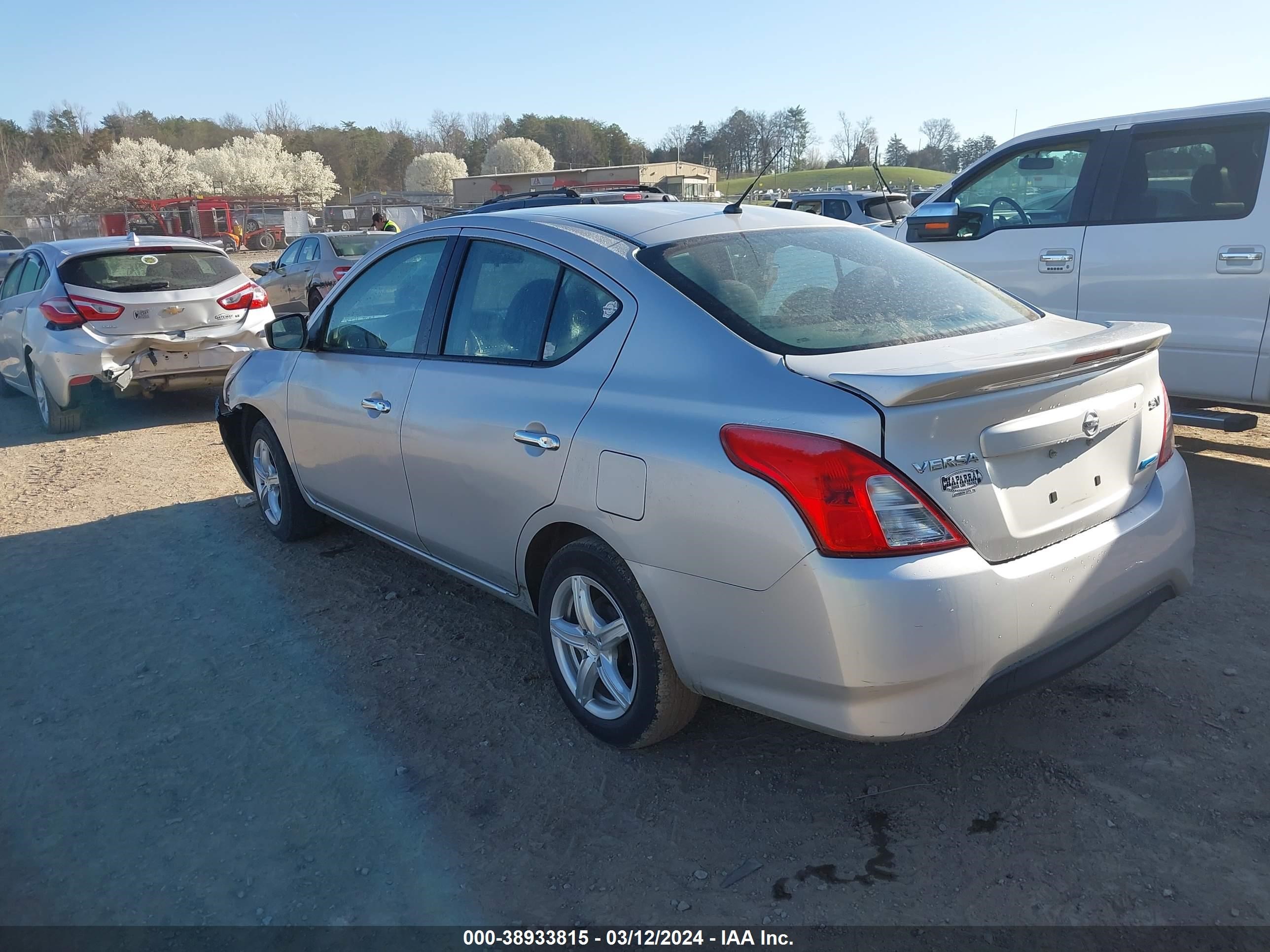 Photo 2 VIN: 3N1CN7APXFL899936 - NISSAN VERSA 