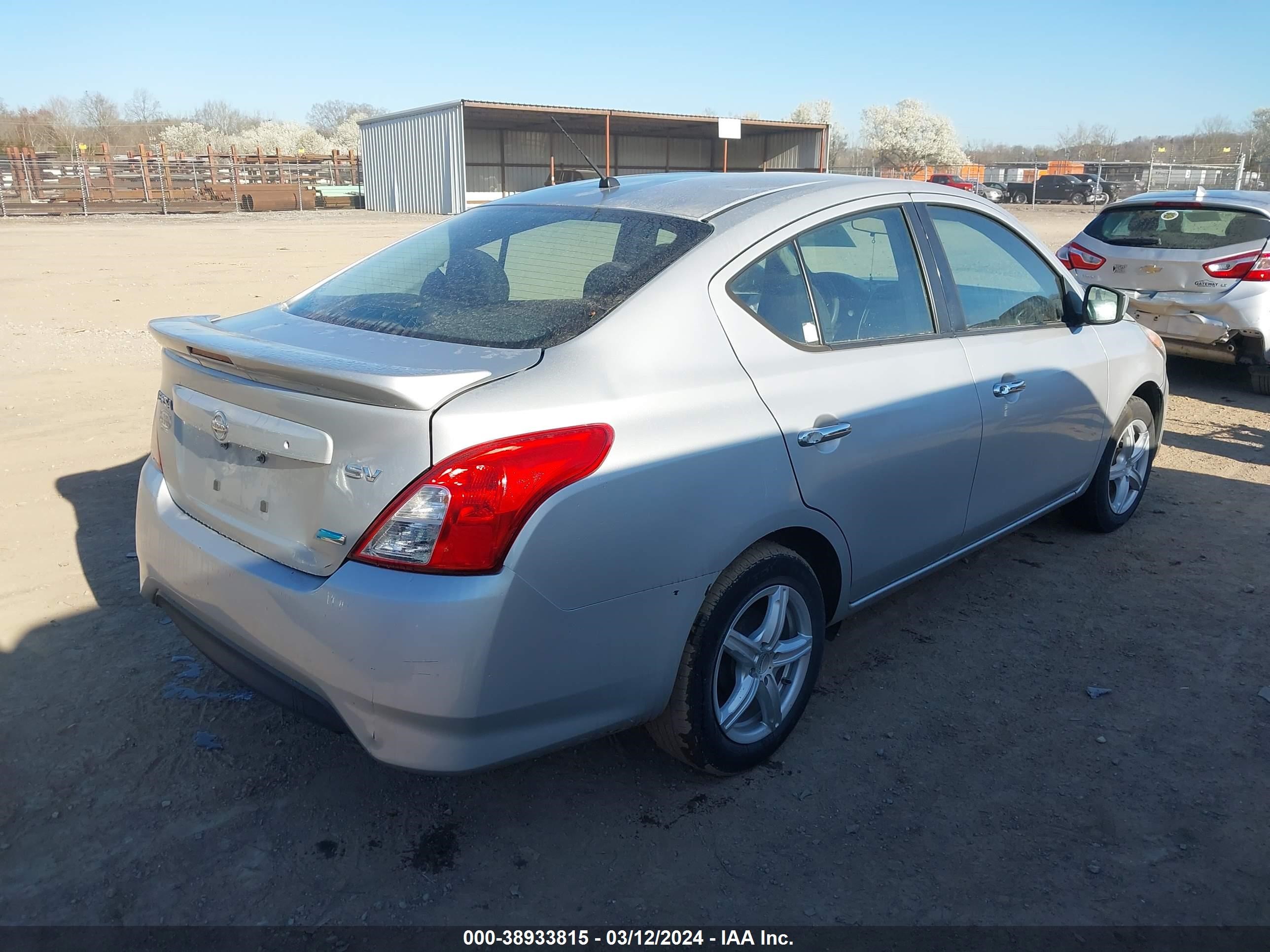 Photo 3 VIN: 3N1CN7APXFL899936 - NISSAN VERSA 