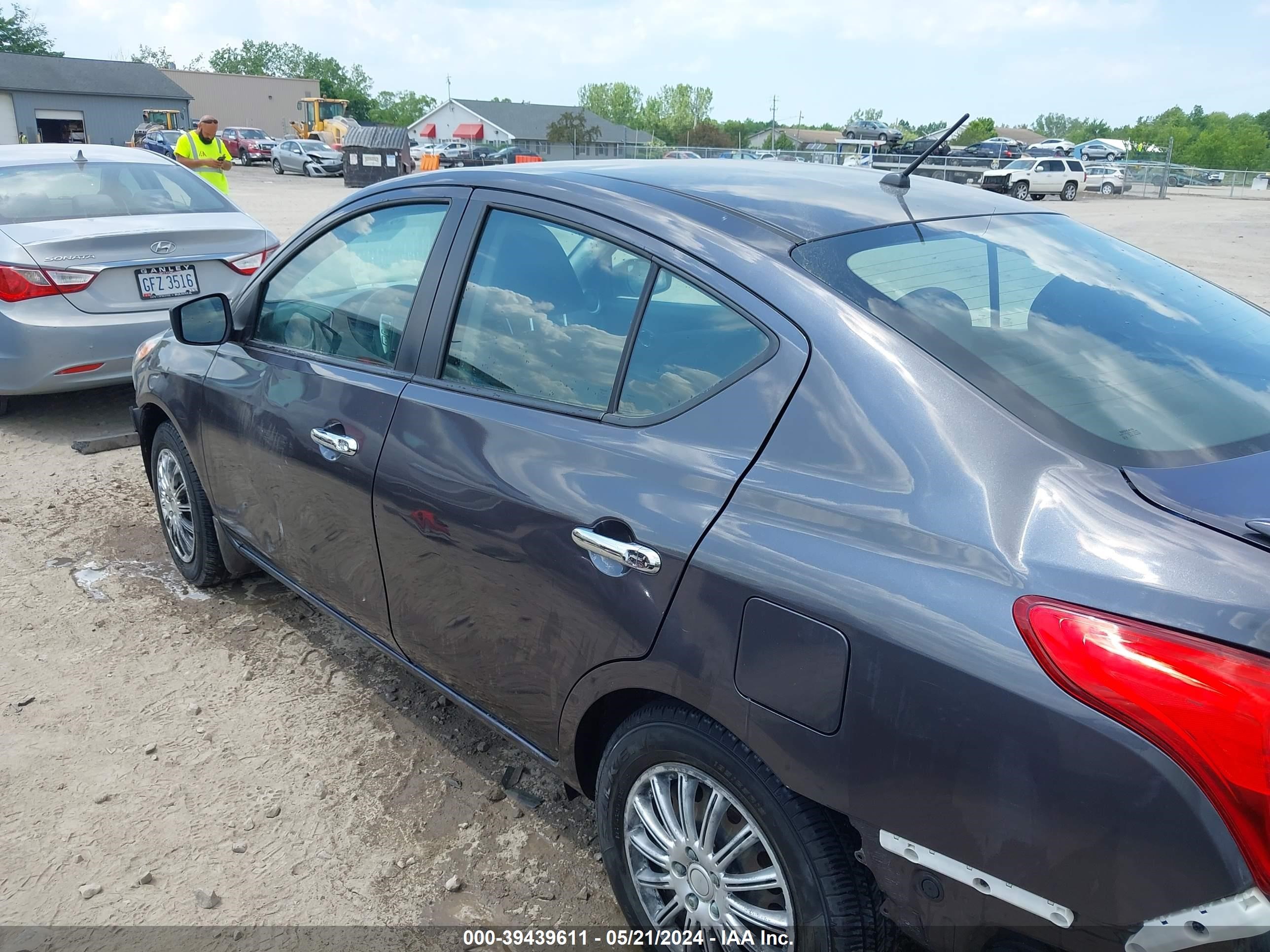 Photo 14 VIN: 3N1CN7APXFL906612 - NISSAN VERSA 