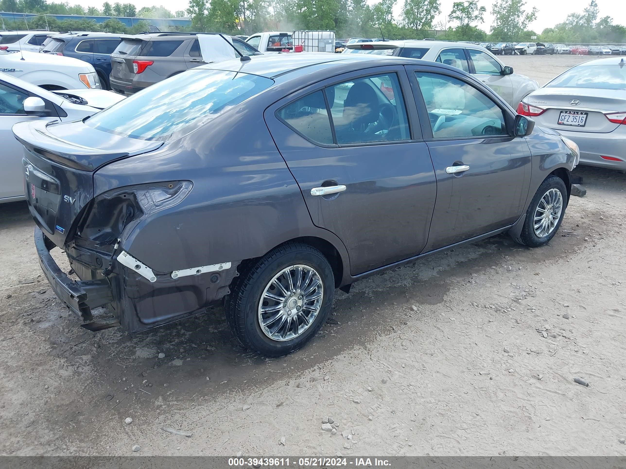 Photo 3 VIN: 3N1CN7APXFL906612 - NISSAN VERSA 