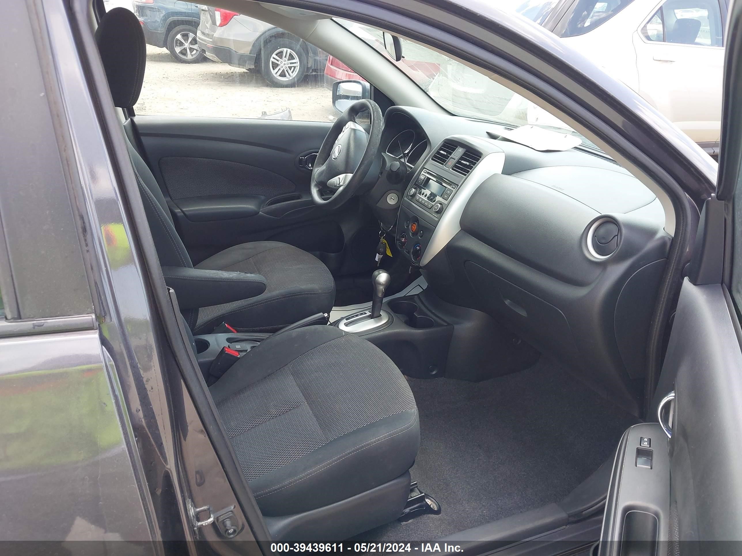 Photo 4 VIN: 3N1CN7APXFL906612 - NISSAN VERSA 