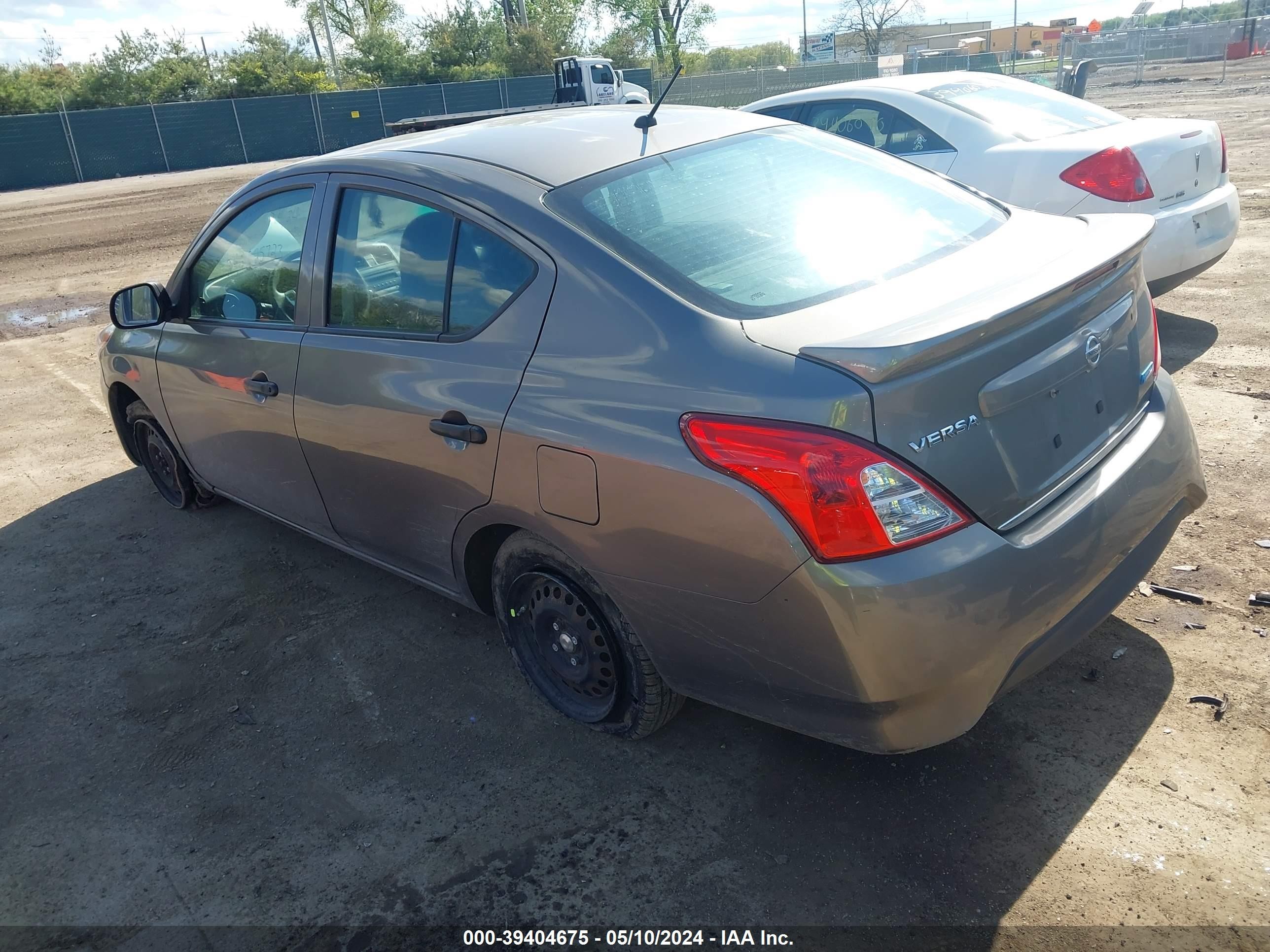 Photo 2 VIN: 3N1CN7APXFL916590 - NISSAN VERSA 