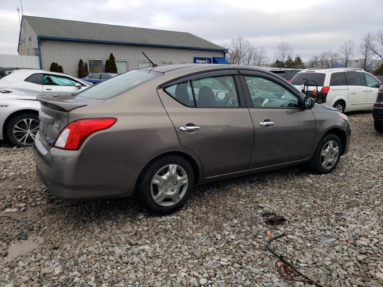 Photo 2 VIN: 3N1CN7APXFL919893 - NISSAN VERSA 