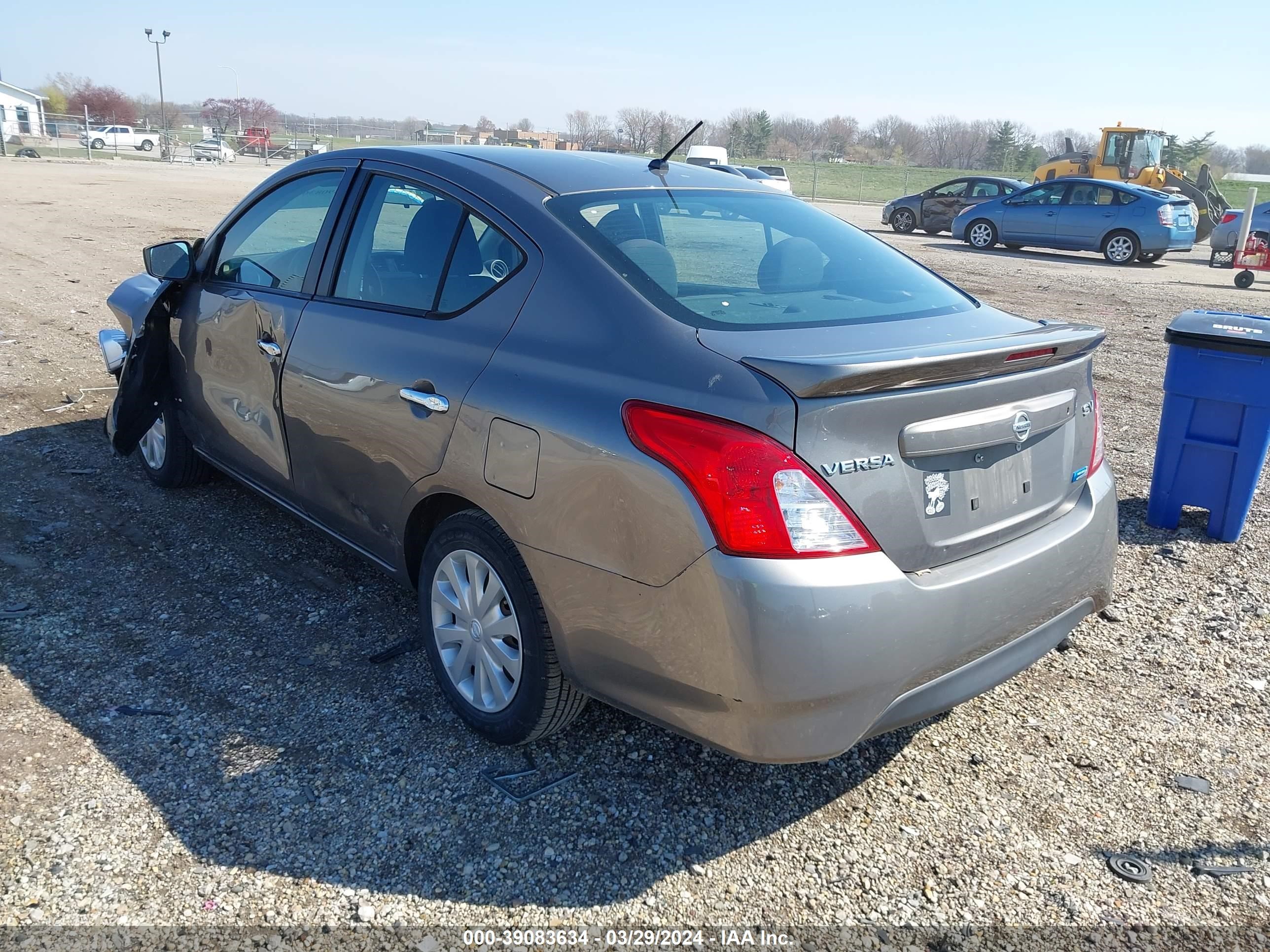 Photo 2 VIN: 3N1CN7APXGL819522 - NISSAN VERSA 