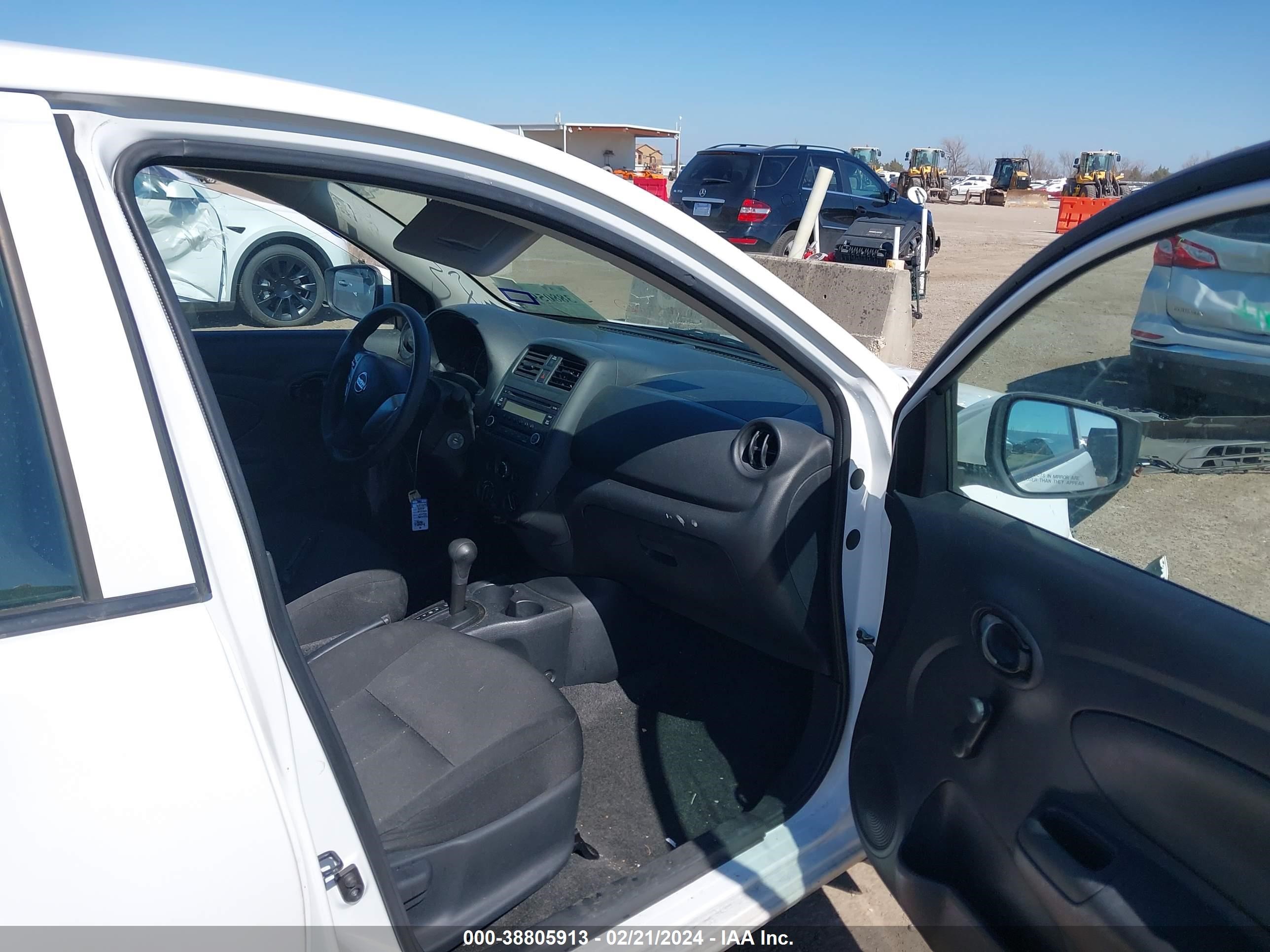 Photo 4 VIN: 3N1CN7APXGL913240 - NISSAN VERSA 