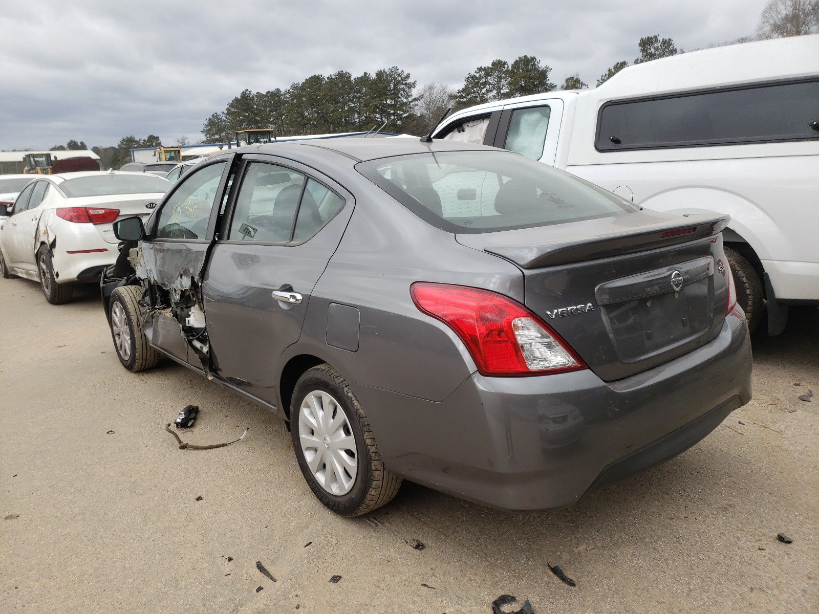 Photo 2 VIN: 3N1CN7APXHL817674 - NISSAN VERSA S 