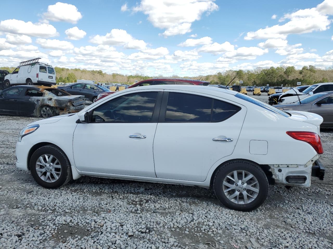 Photo 1 VIN: 3N1CN7APXHL891077 - NISSAN VERSA 