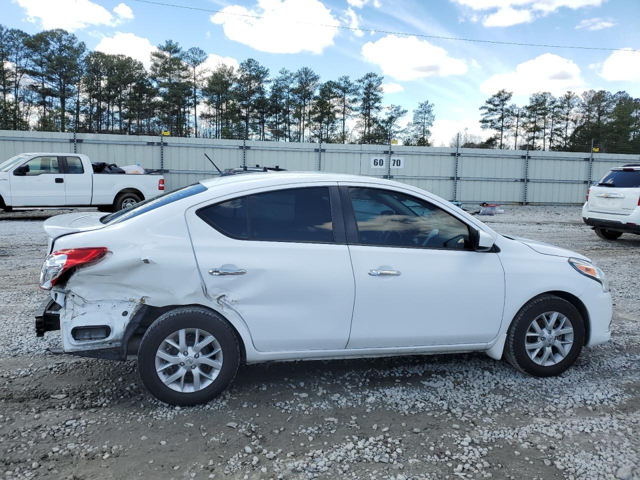 Photo 2 VIN: 3N1CN7APXHL891077 - NISSAN VERSA 