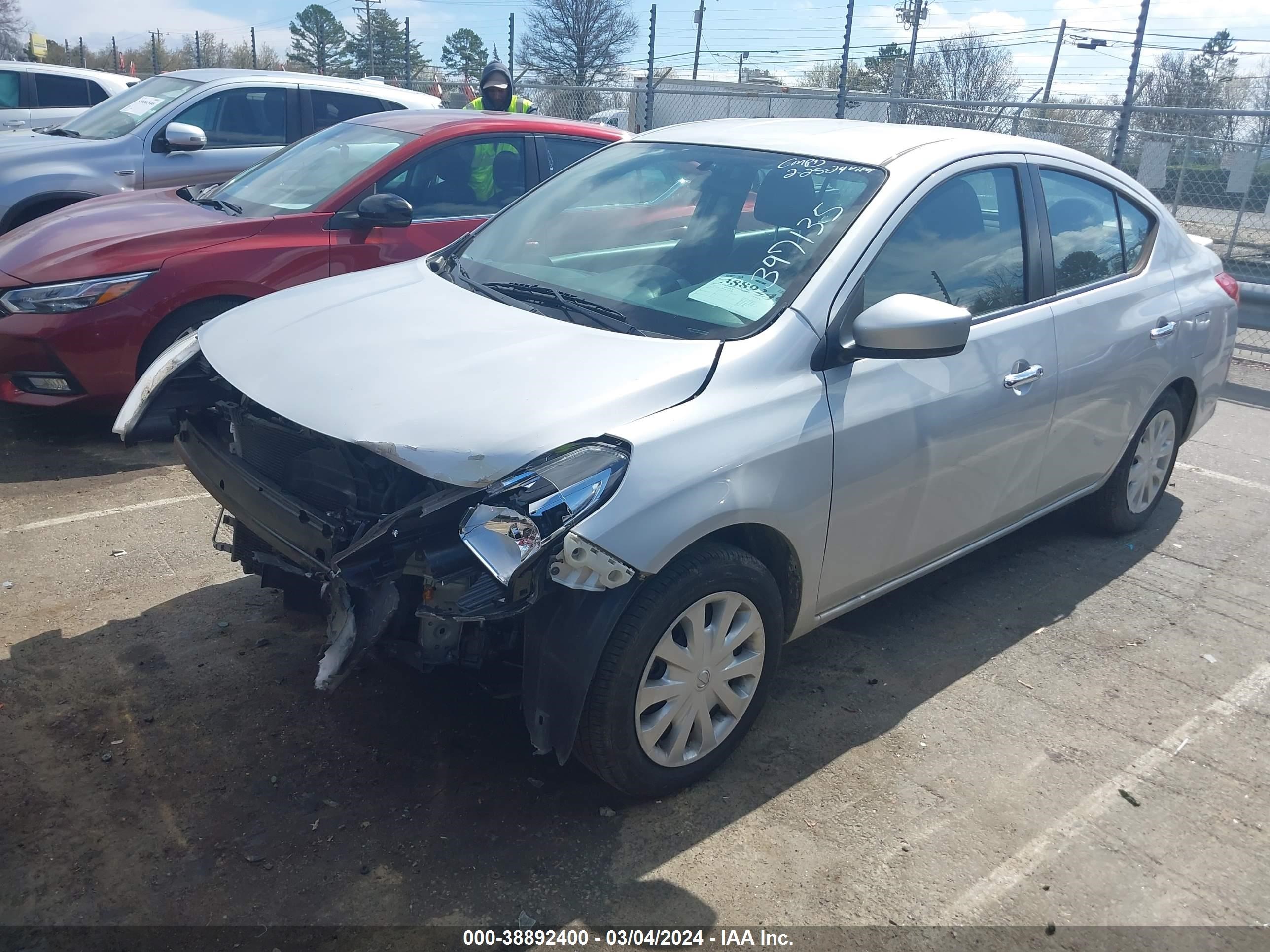 Photo 1 VIN: 3N1CN7APXJK397135 - NISSAN VERSA 