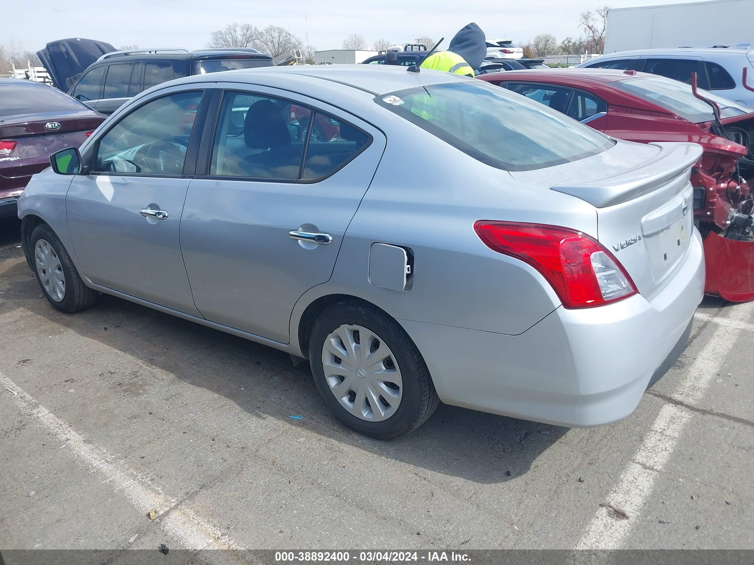 Photo 13 VIN: 3N1CN7APXJK397135 - NISSAN VERSA 