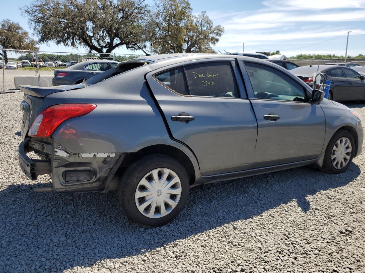 Photo 2 VIN: 3N1CN7APXJL806390 - NISSAN VERSA 