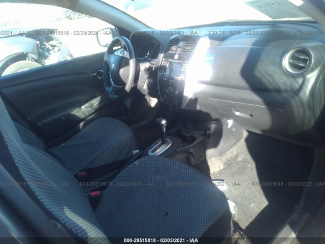 Photo 4 VIN: 3N1CN7APXJL808088 - NISSAN VERSA SEDAN 