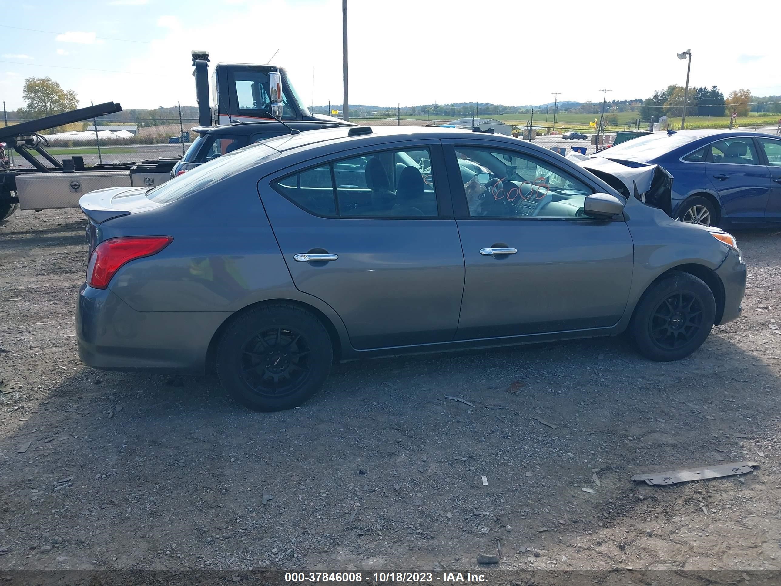 Photo 12 VIN: 3N1CN7APXJL810472 - NISSAN VERSA 