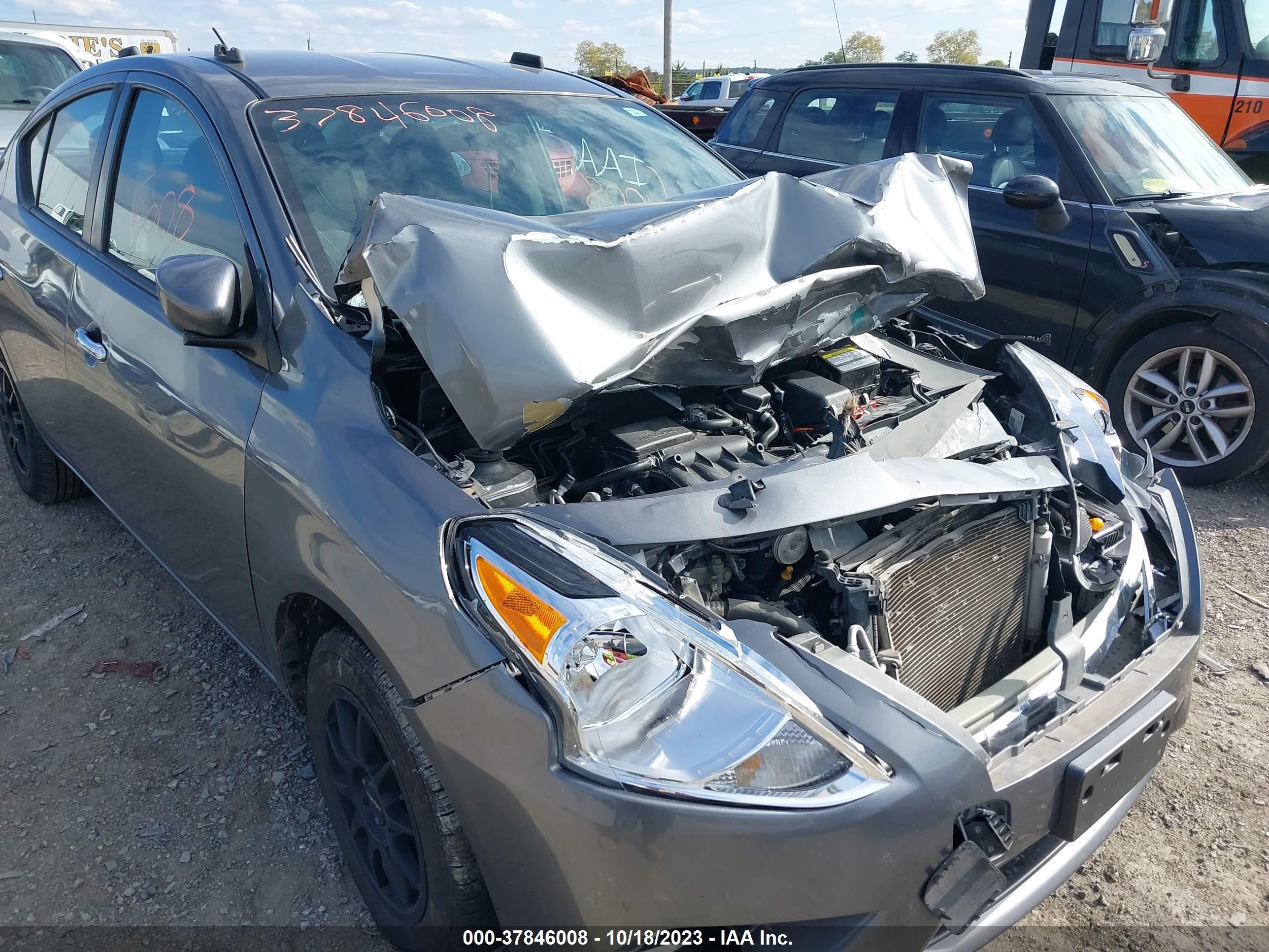 Photo 5 VIN: 3N1CN7APXJL810472 - NISSAN VERSA 