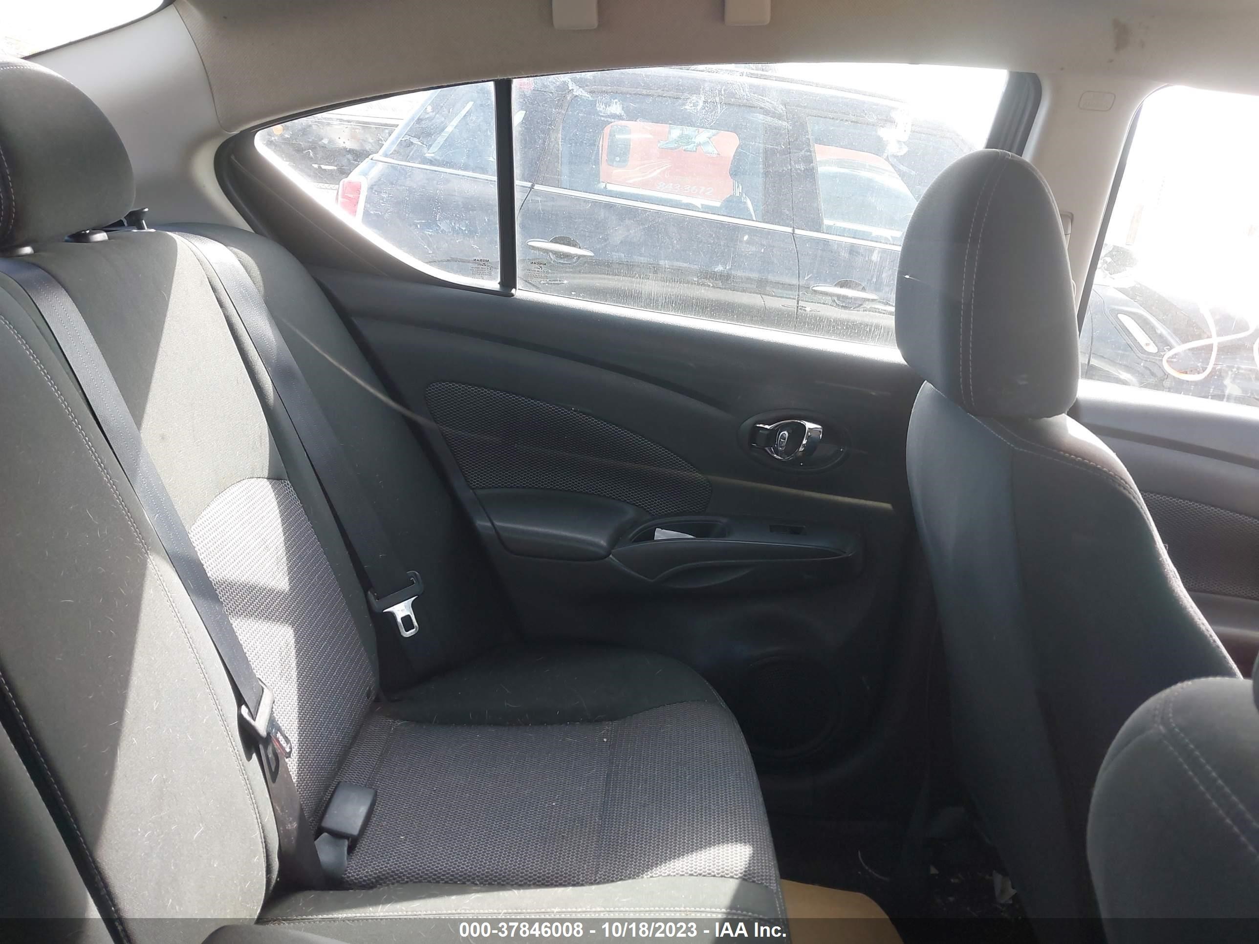 Photo 7 VIN: 3N1CN7APXJL810472 - NISSAN VERSA 