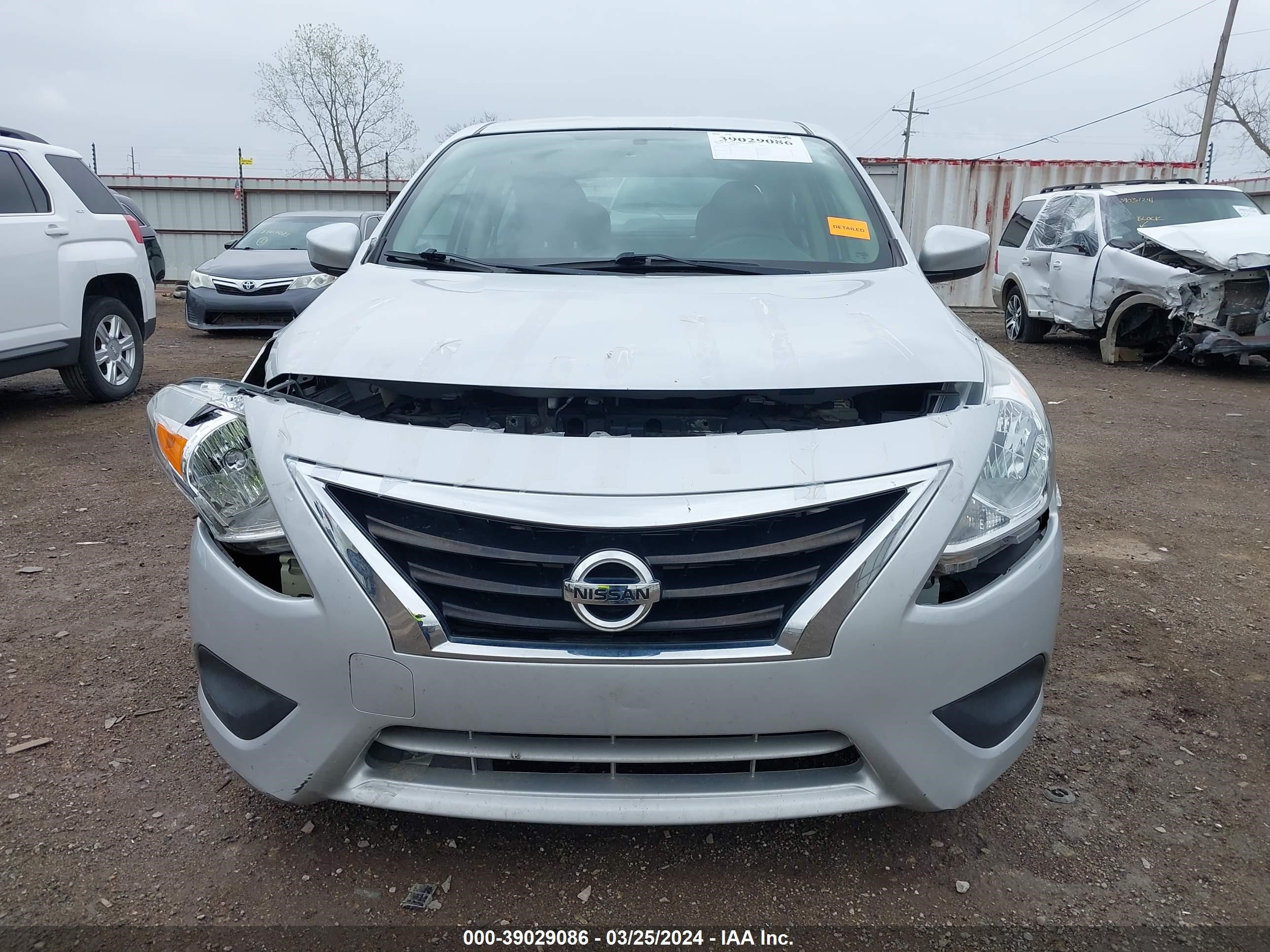 Photo 11 VIN: 3N1CN7APXJL814635 - NISSAN VERSA 