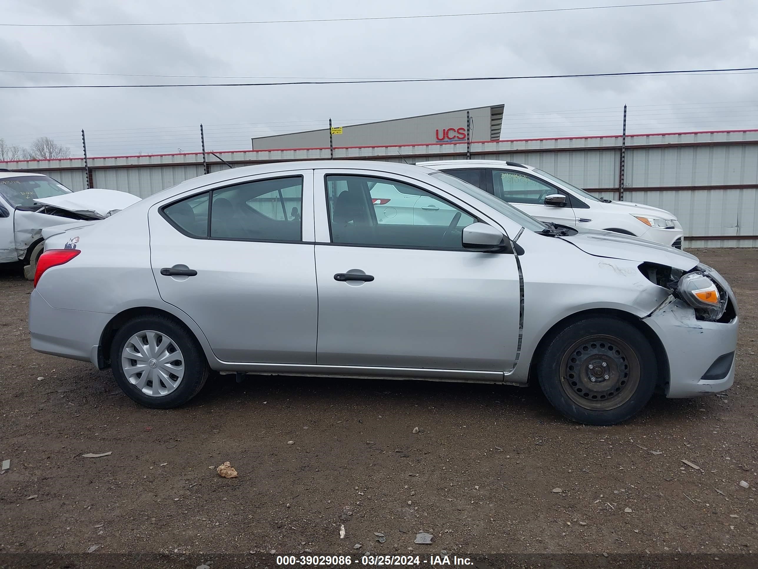 Photo 12 VIN: 3N1CN7APXJL814635 - NISSAN VERSA 