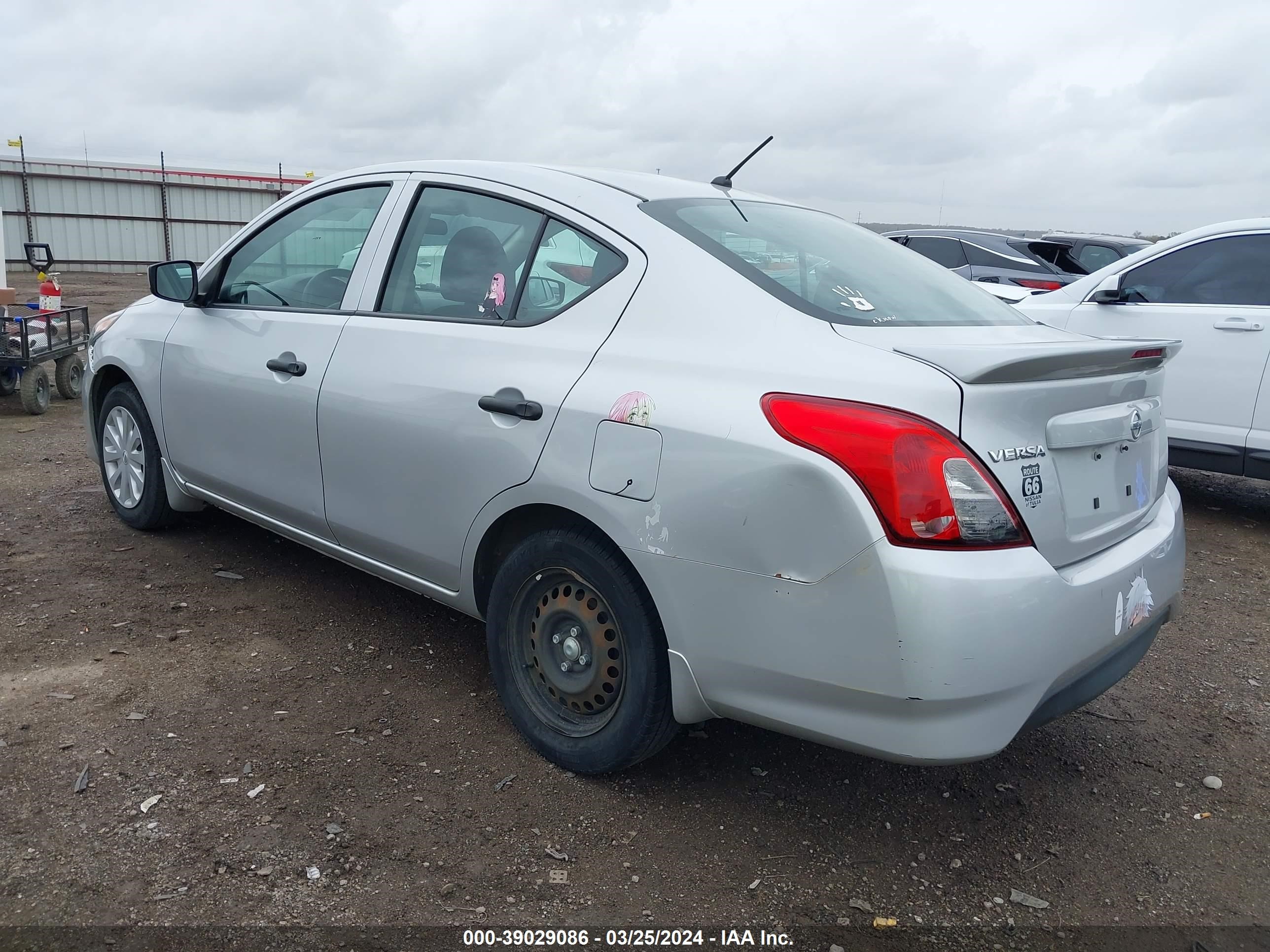 Photo 2 VIN: 3N1CN7APXJL814635 - NISSAN VERSA 