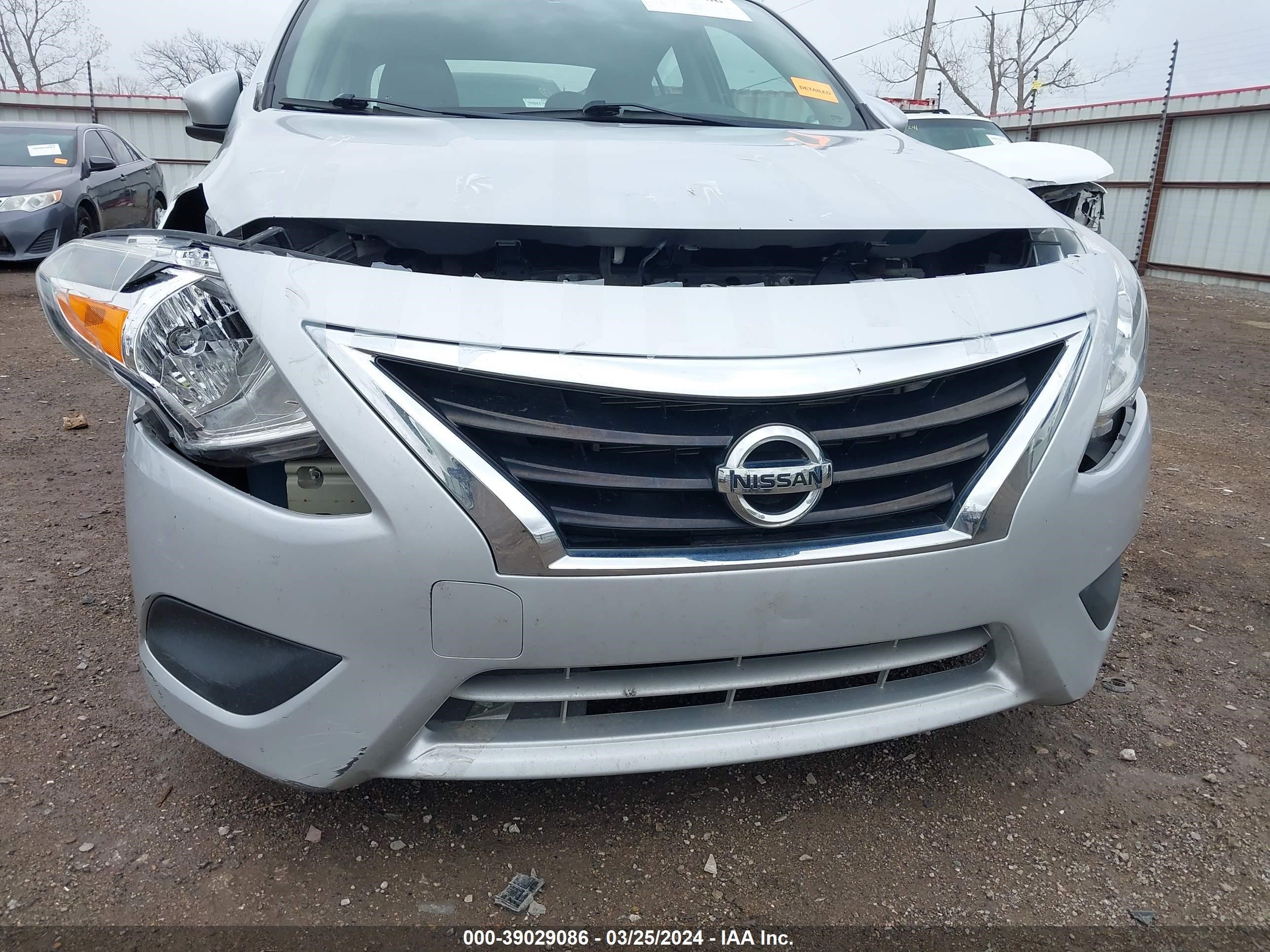 Photo 5 VIN: 3N1CN7APXJL814635 - NISSAN VERSA 