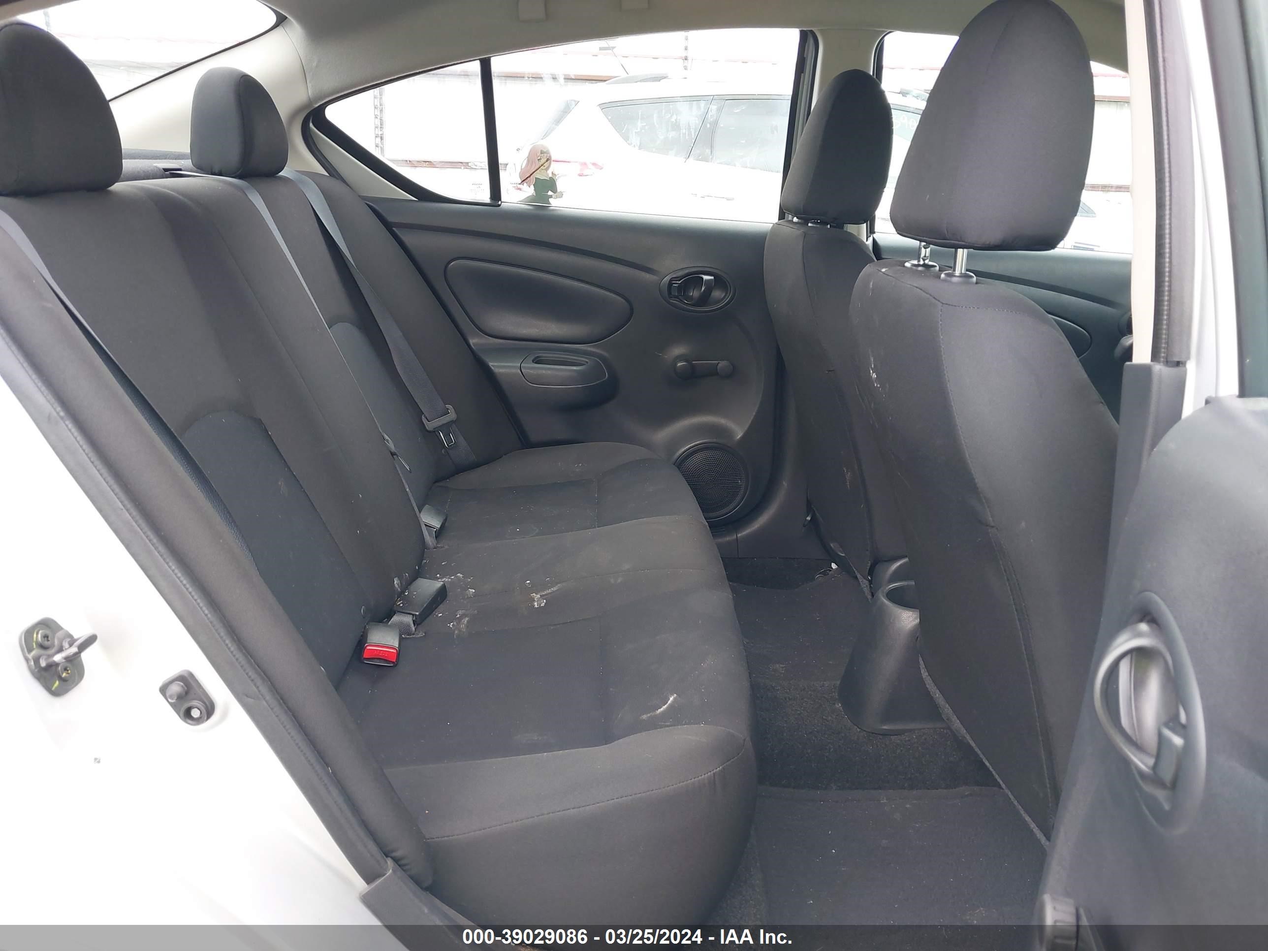 Photo 7 VIN: 3N1CN7APXJL814635 - NISSAN VERSA 