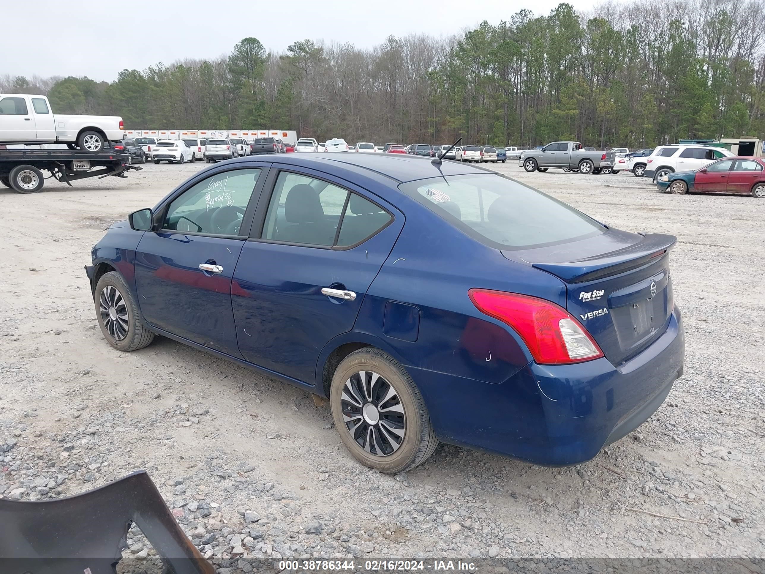 Photo 2 VIN: 3N1CN7APXJL830060 - NISSAN VERSA 