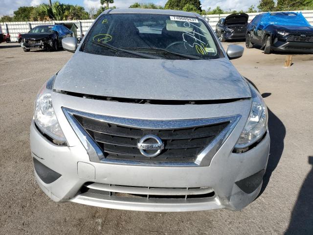 Photo 4 VIN: 3N1CN7APXJL833749 - NISSAN VERSA 