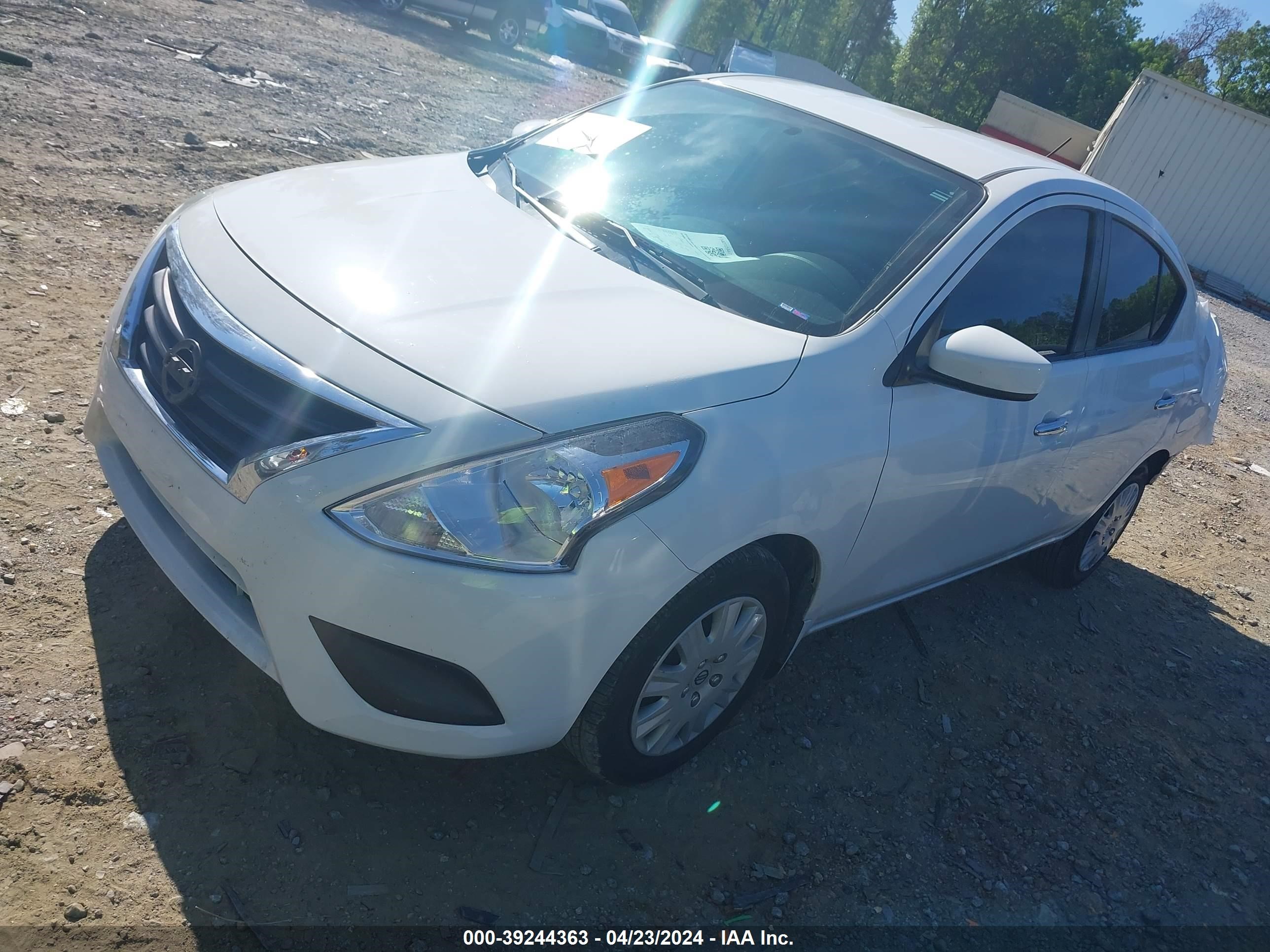 Photo 1 VIN: 3N1CN7APXJL833833 - NISSAN VERSA 