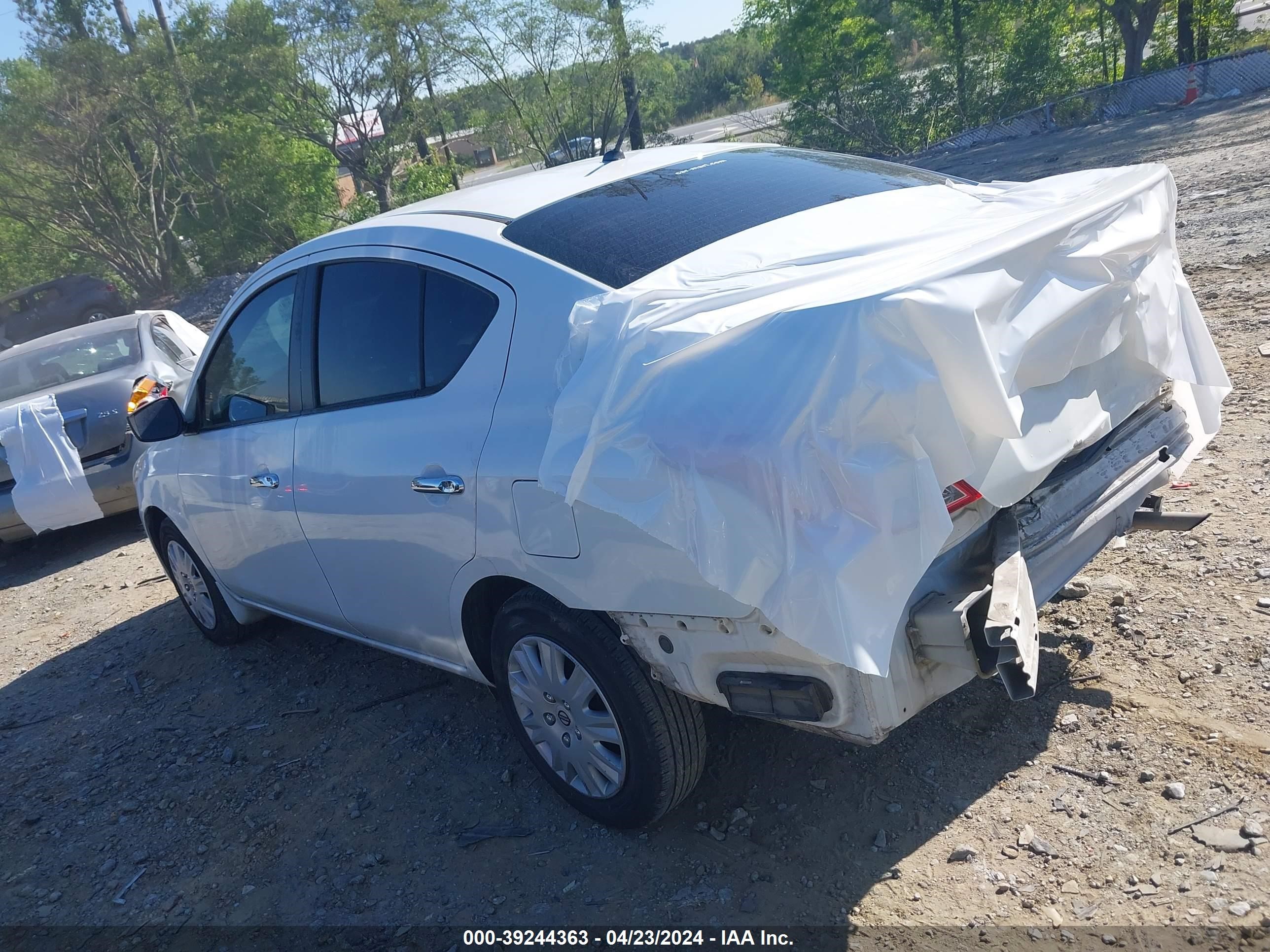 Photo 2 VIN: 3N1CN7APXJL833833 - NISSAN VERSA 