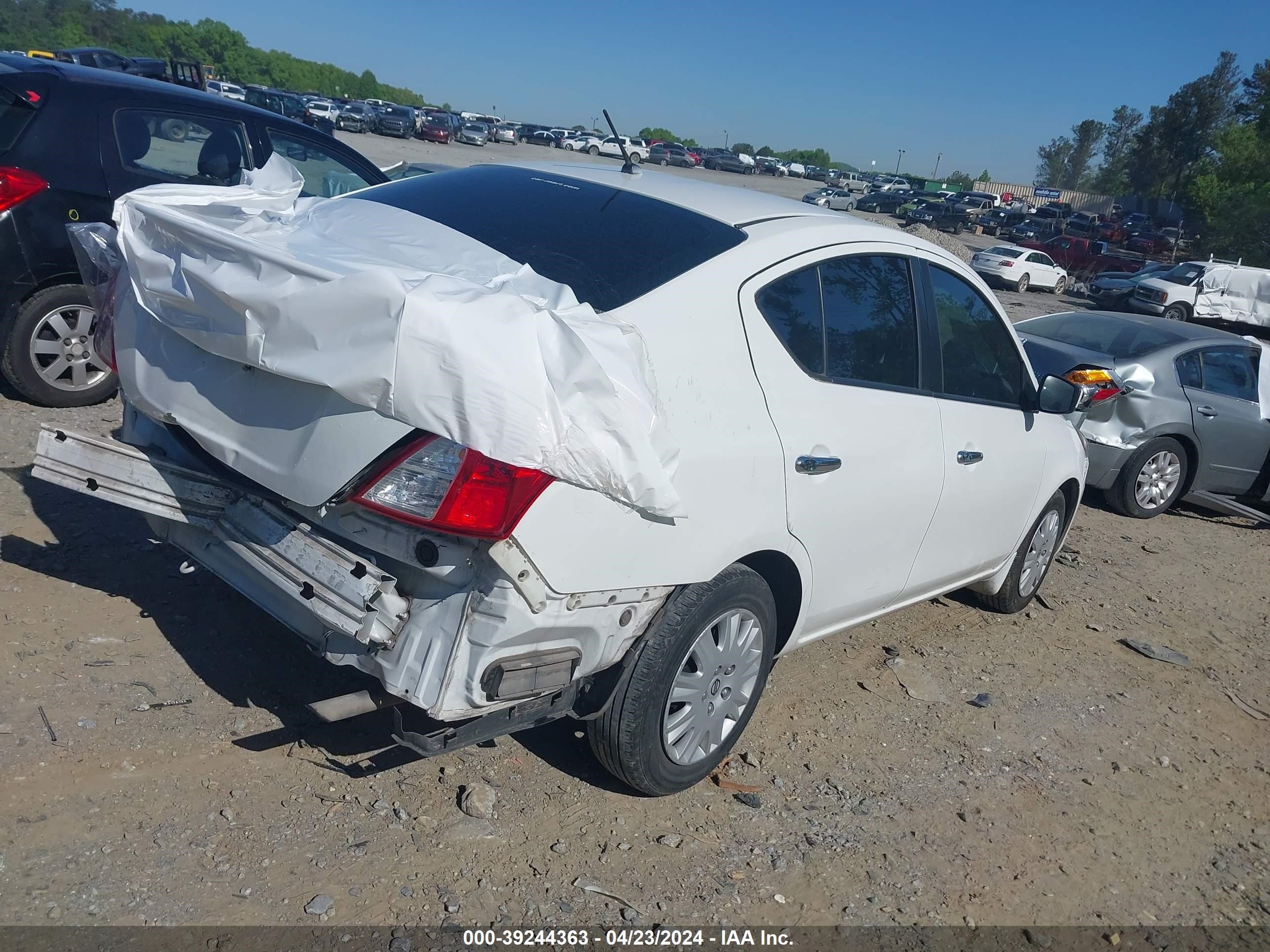 Photo 3 VIN: 3N1CN7APXJL833833 - NISSAN VERSA 