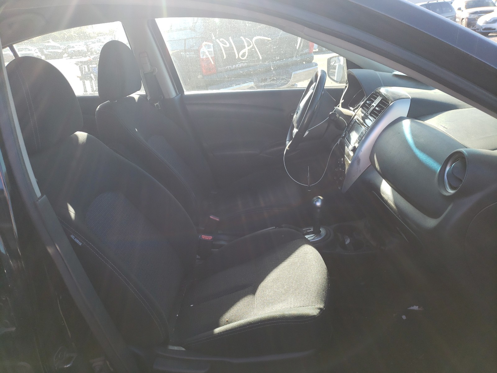 Photo 4 VIN: 3N1CN7APXJL833976 - NISSAN VERSA S 